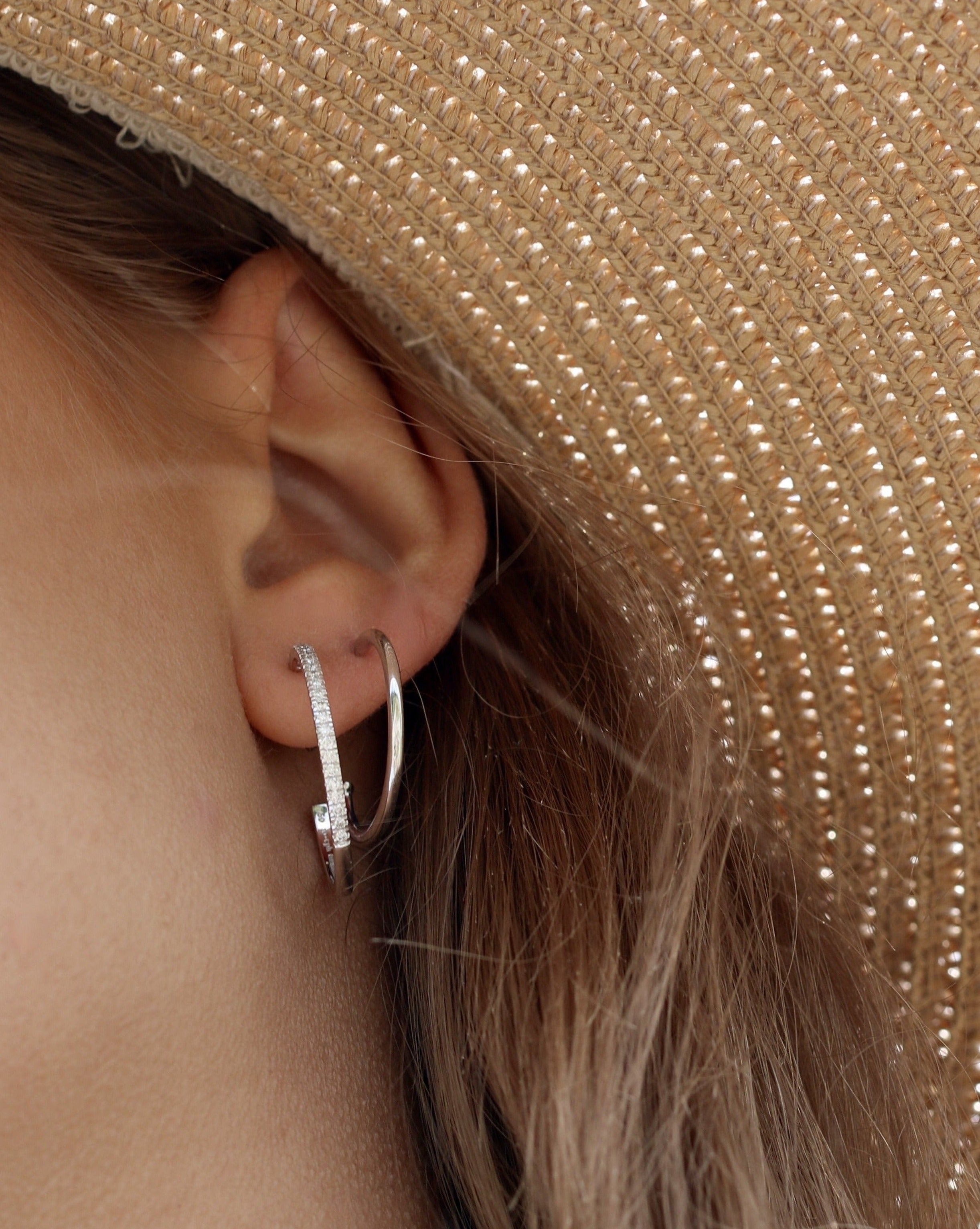 Rock Classic Hoop Earring M - 18kt Yellow Gold