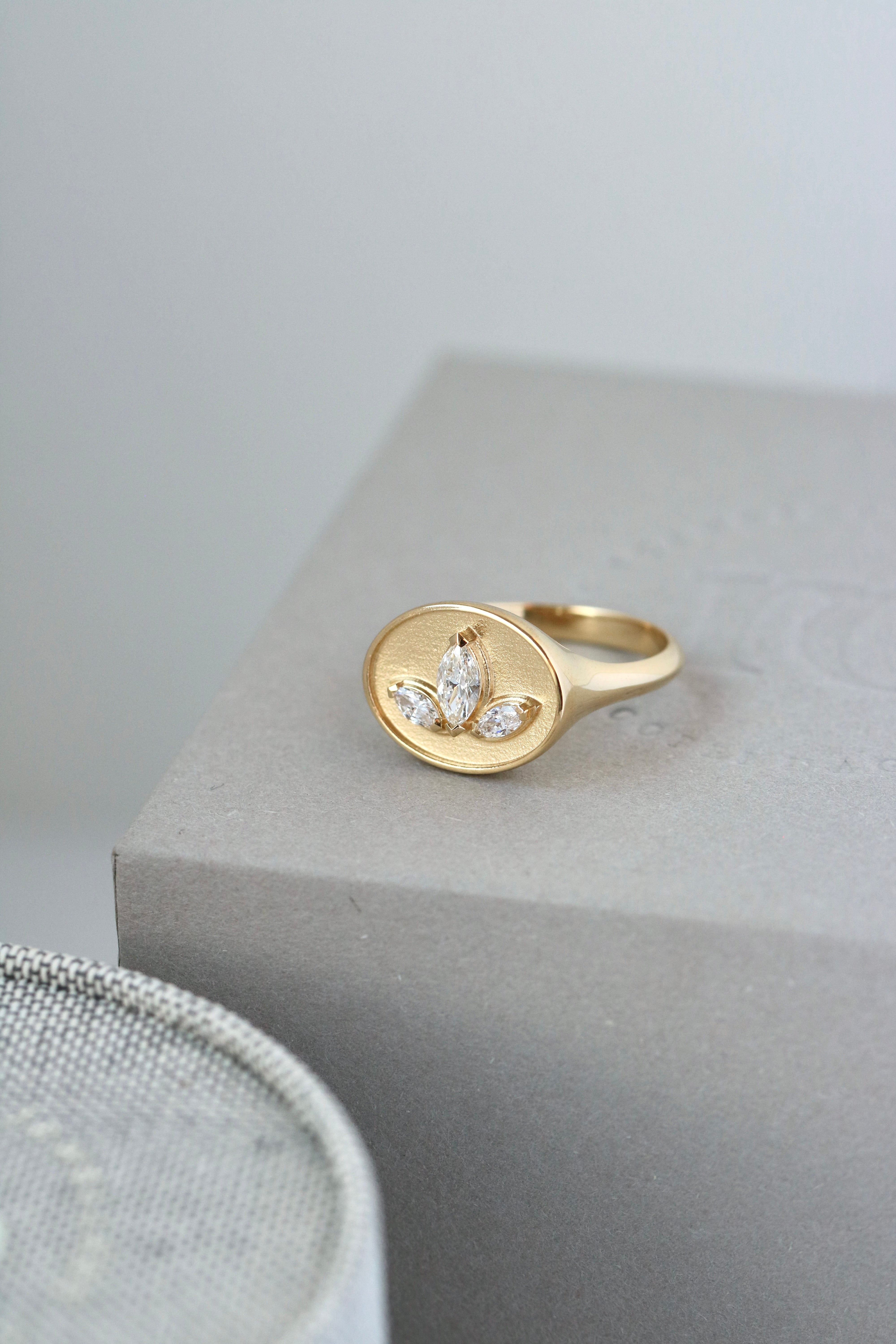 Inner Peace Lotus diamond ring - 18kt Yellow Gold