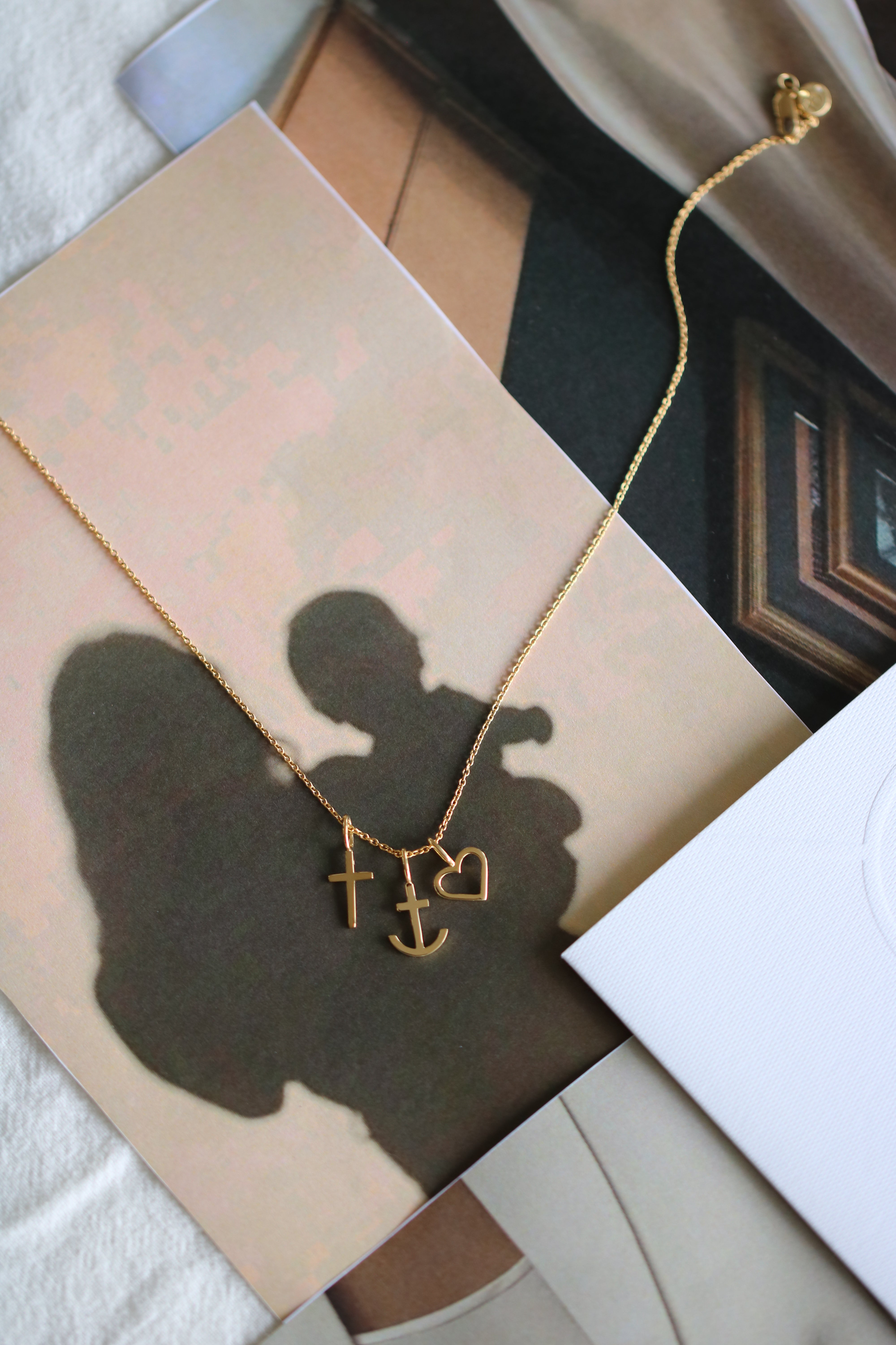 Symbols Open Heart pendant - 18kt Yellow Gold