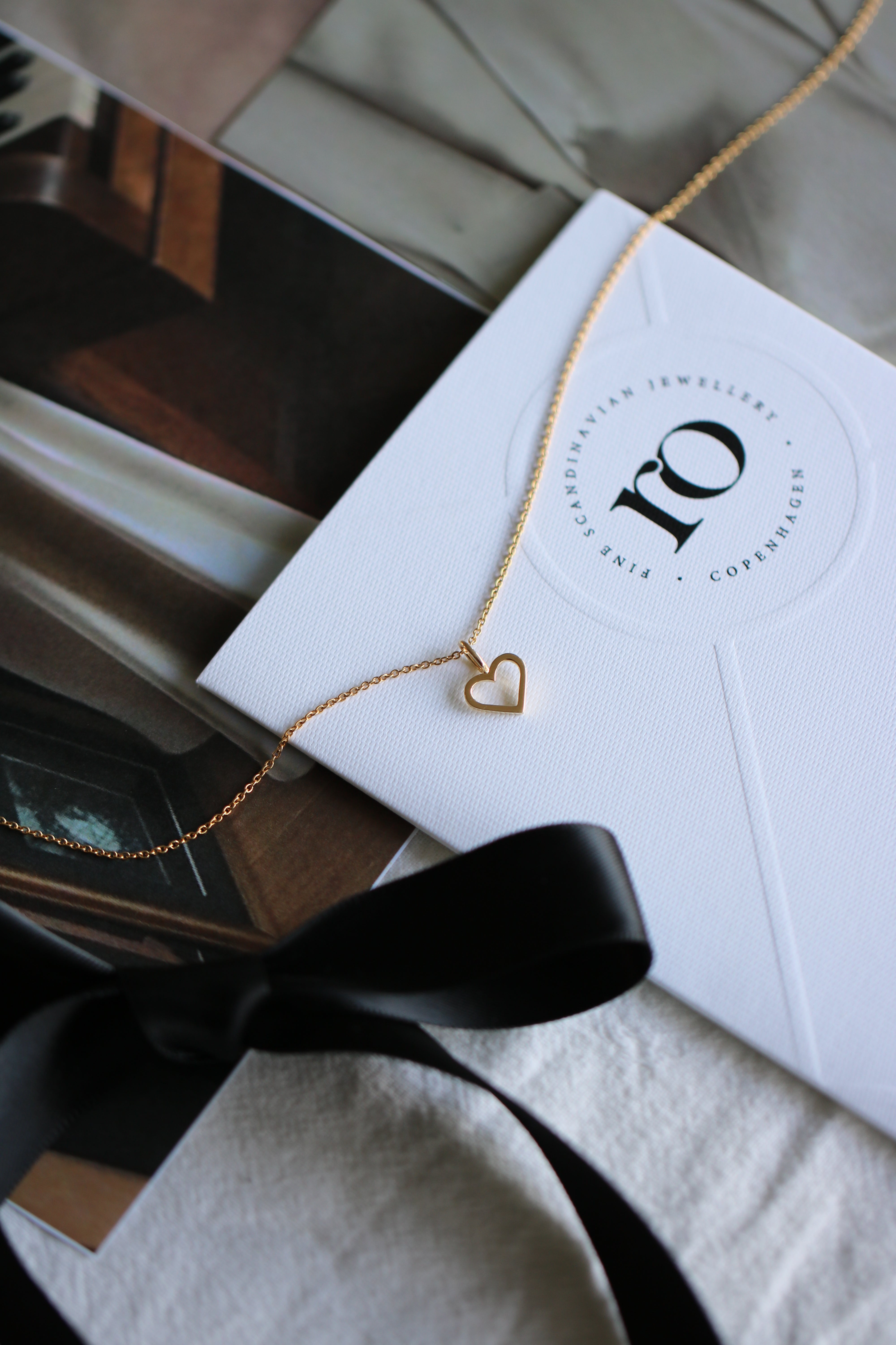 Symbols Open Heart pendant - 18kt Yellow Gold