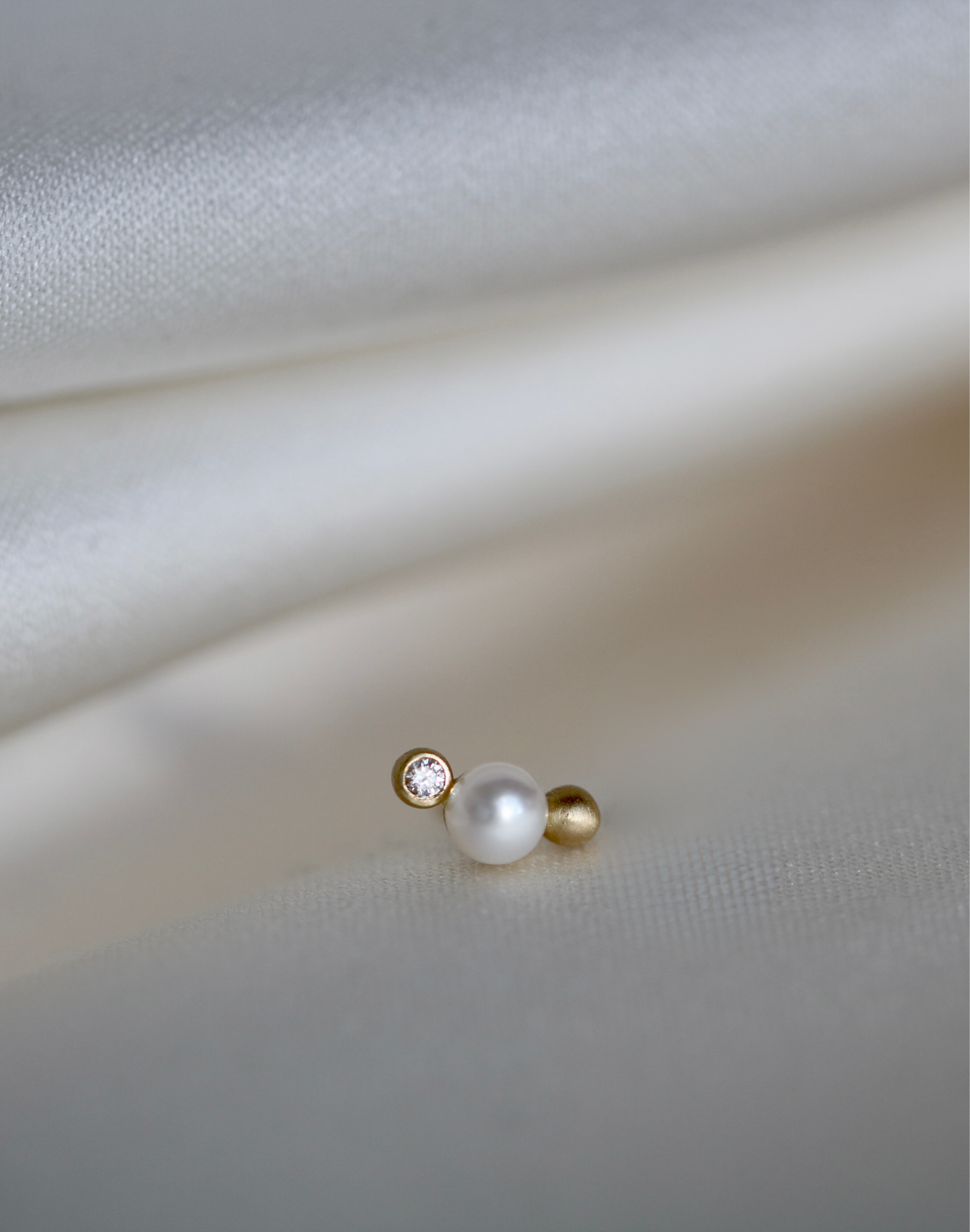Orbit Dot Pearl Earring S - 18kt Yellow Gold