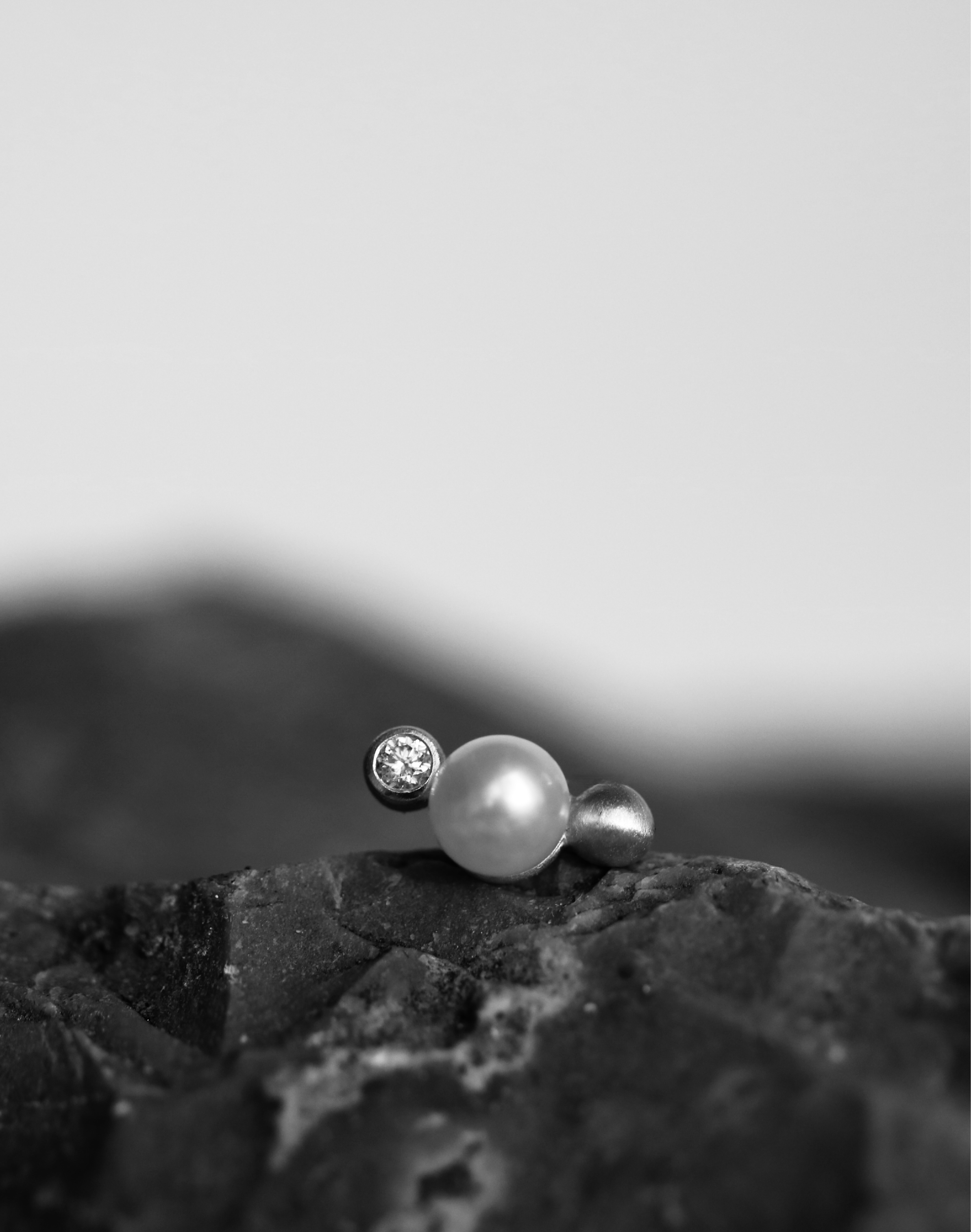 Orbit Dot Pearl Earring S - 18kt Yellow Gold