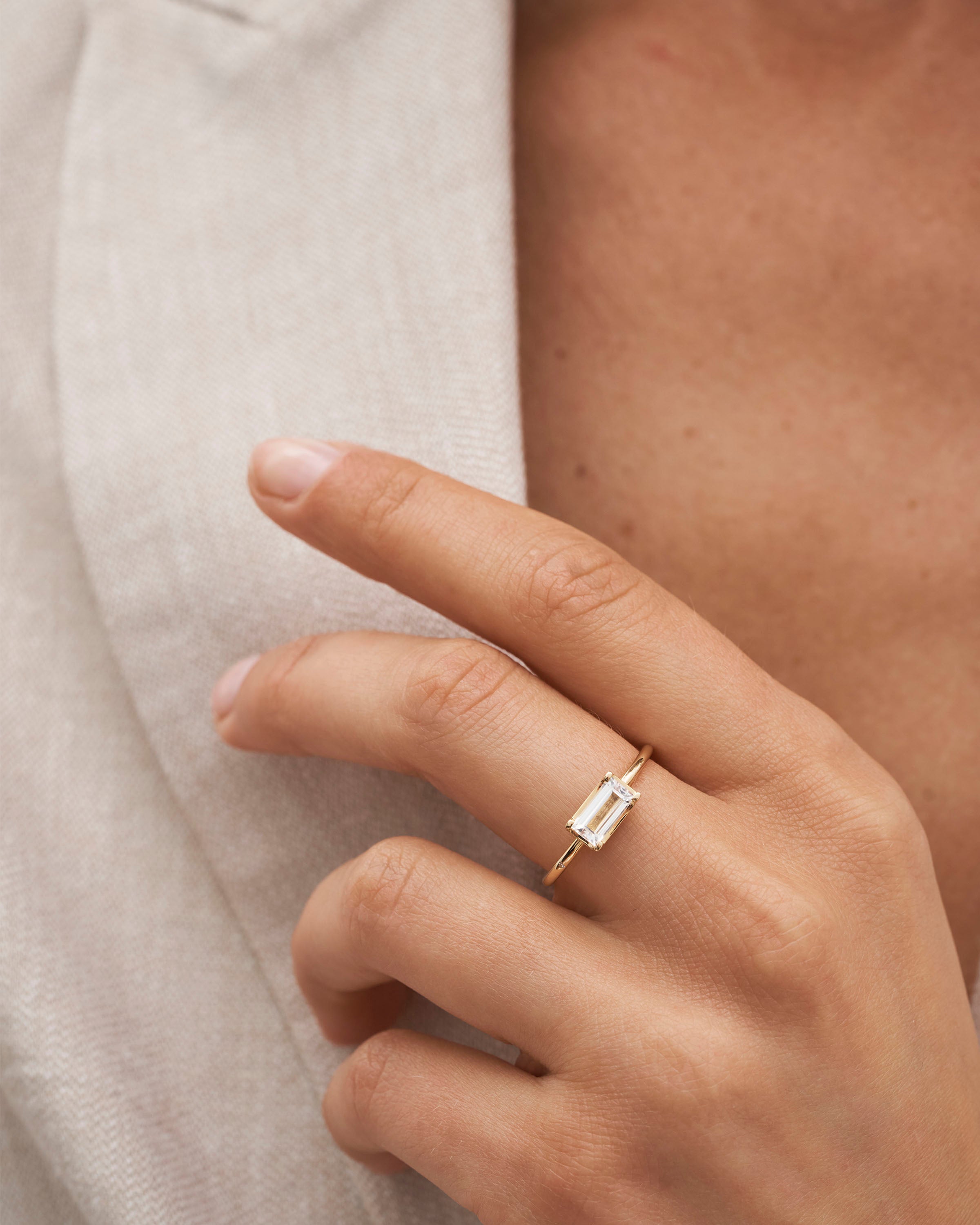Nord White Ring II - 18kt Yellow Gold