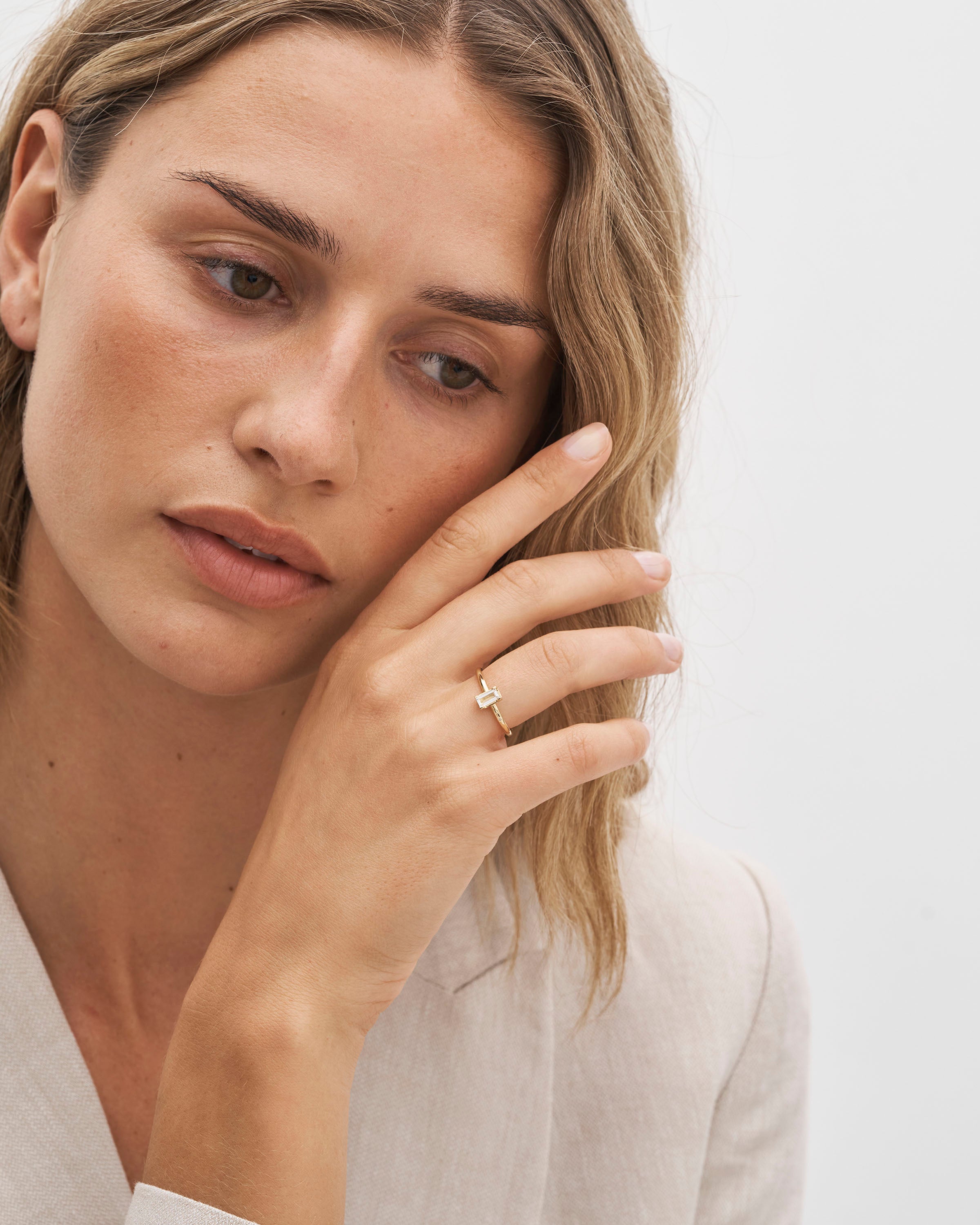 Nord White Ring Turned I - 18kt Yellow Gold