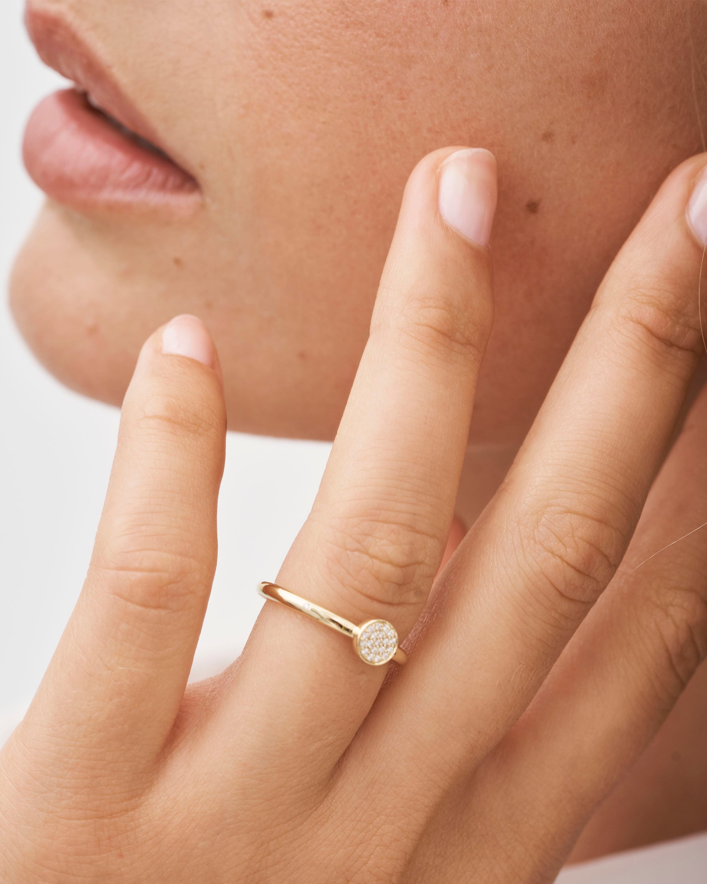 Rock Classic Round Diamond Ring I - 18kt Yellow Gold