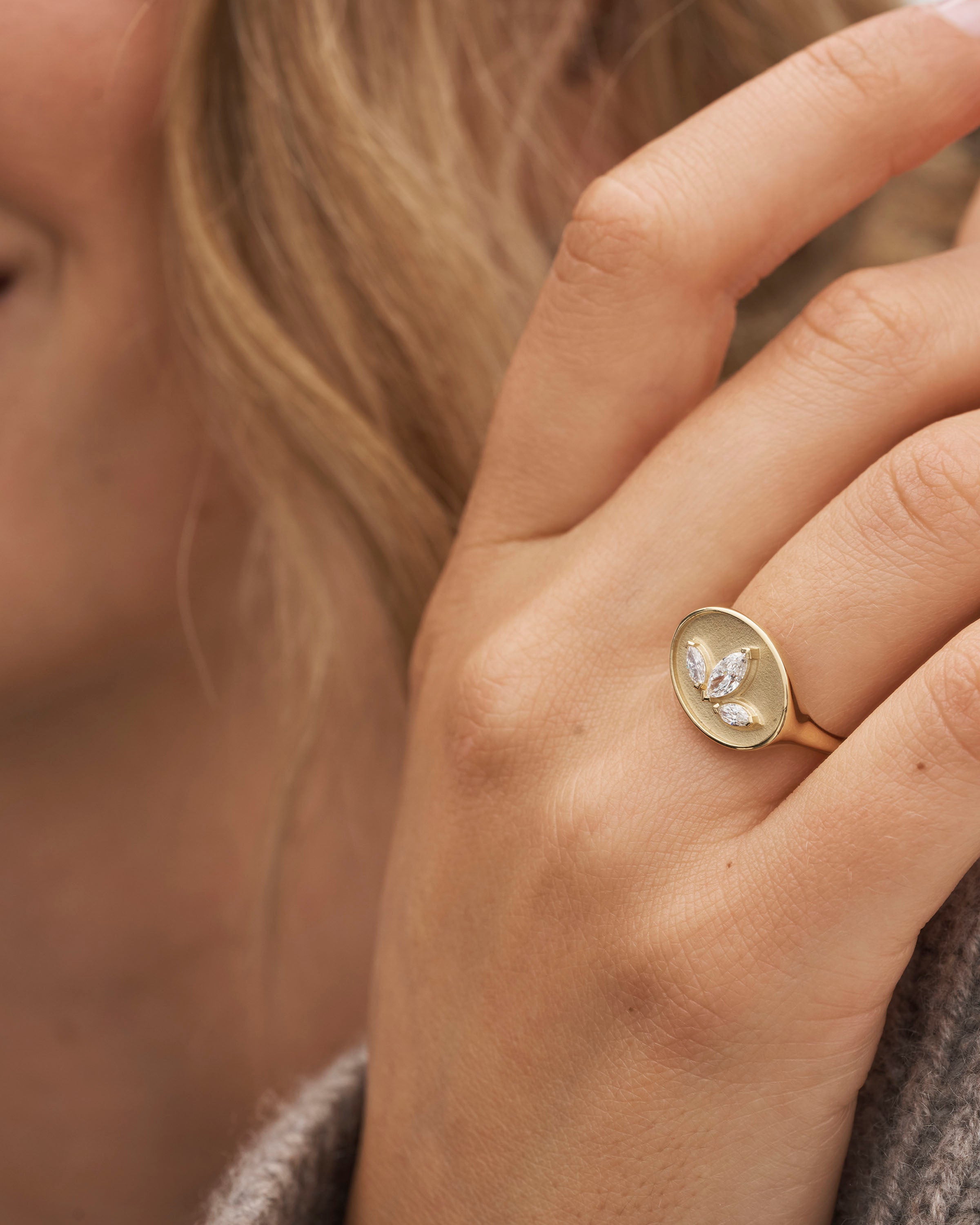 Inner Peace Lotus diamond ring - 18kt Yellow Gold