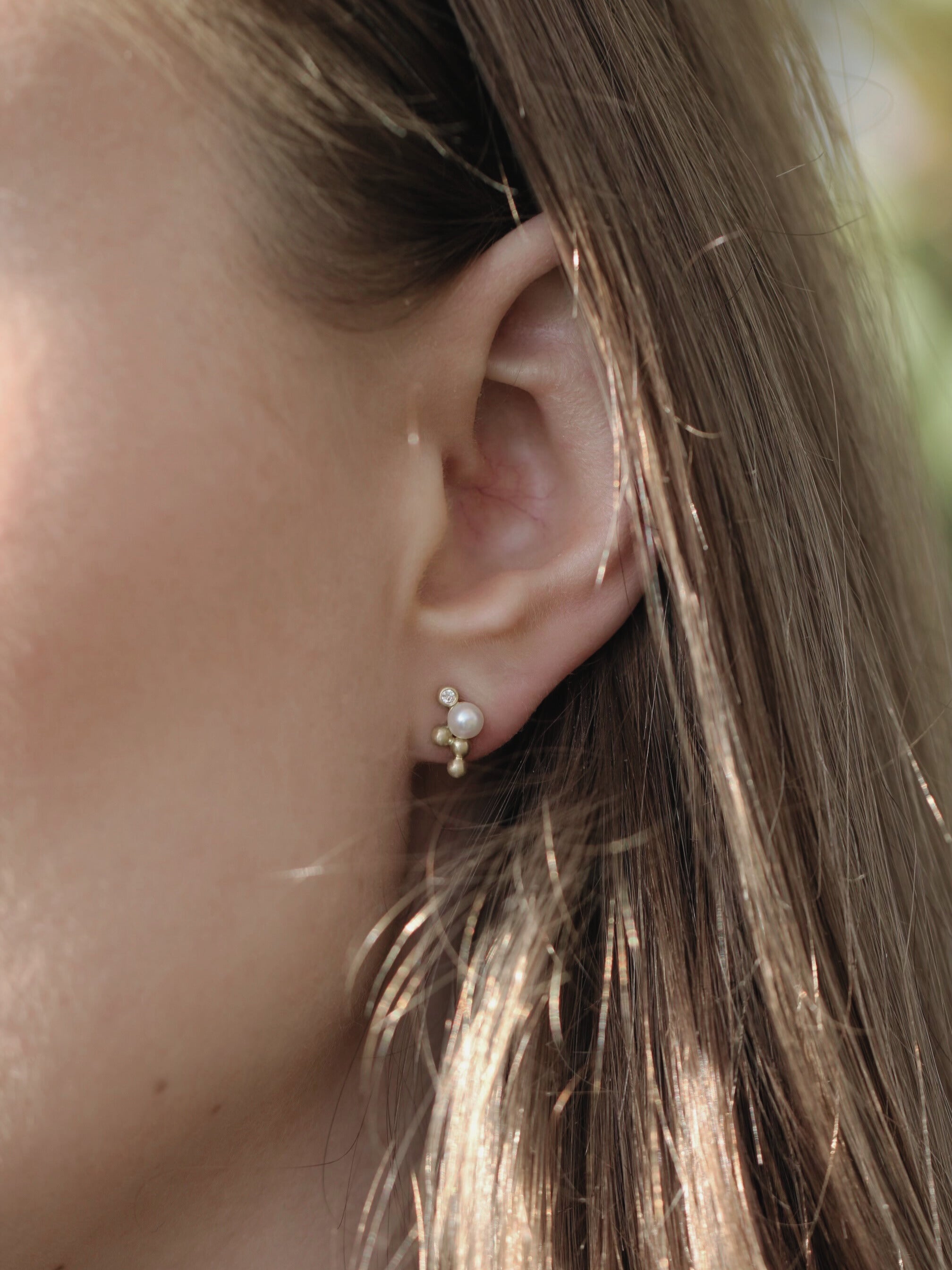 Orbit Dot Pearl Earring M Right - 18kt Yellow Gold