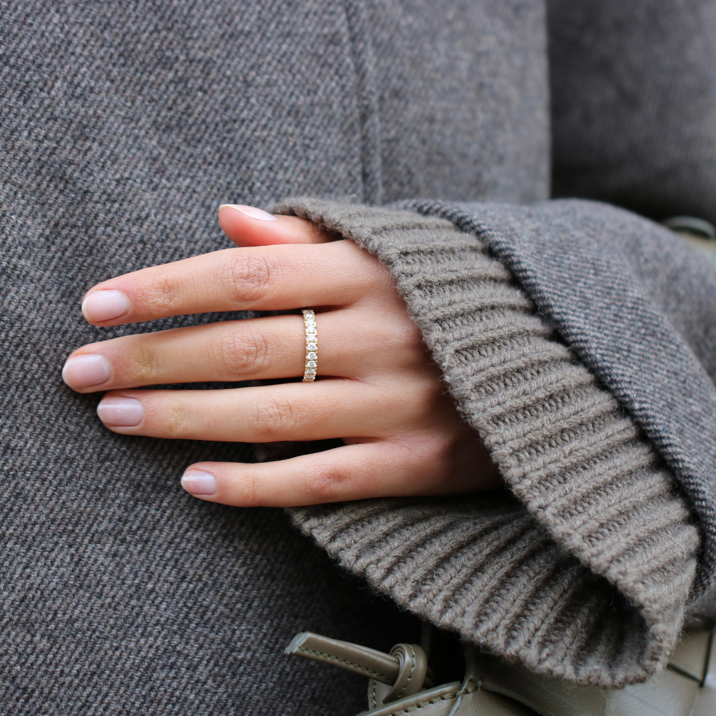 Meant to be her classic diamond ring - 18kt White Gold