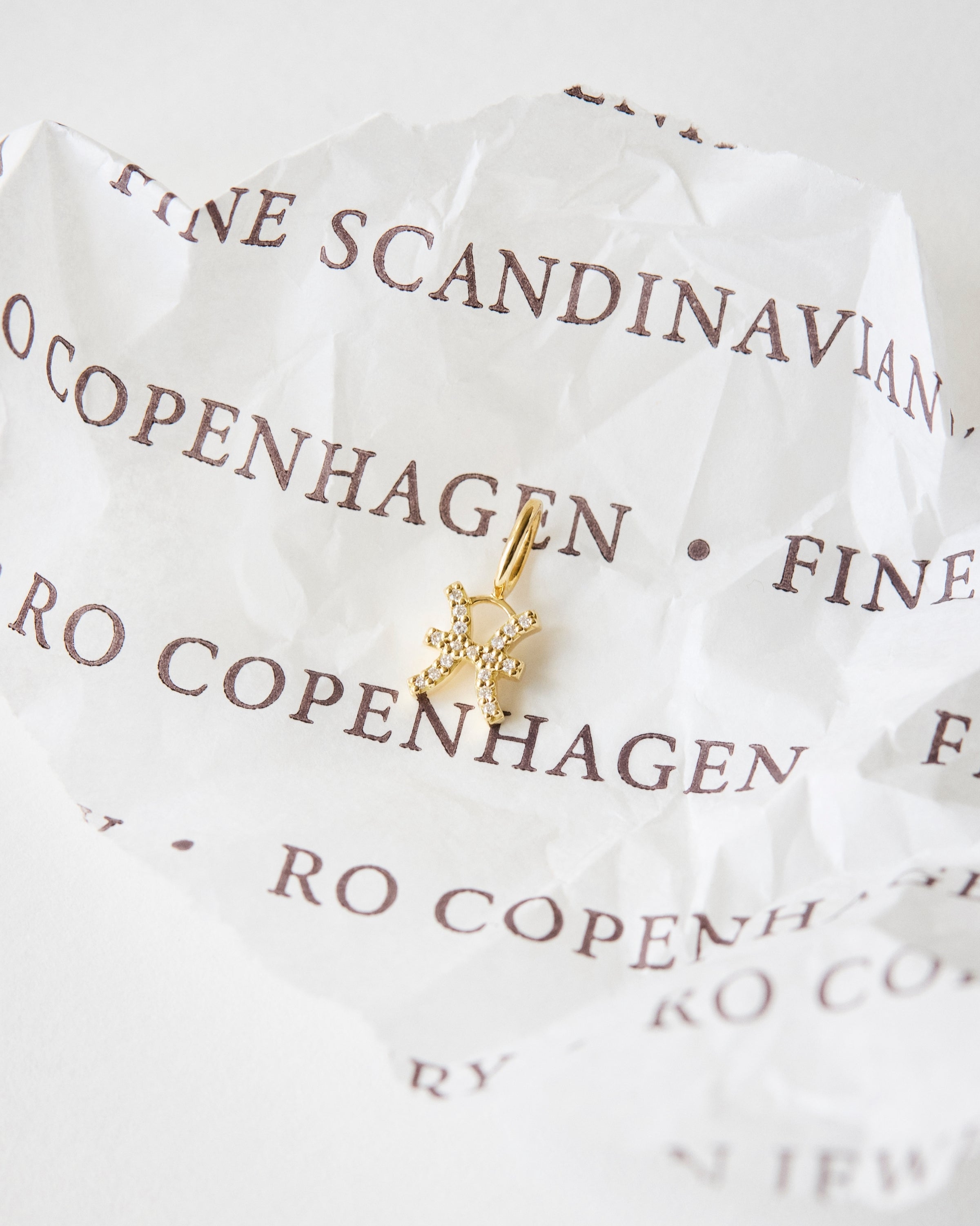My Pisces Diamond Pendant - 18kt Yellow Gold