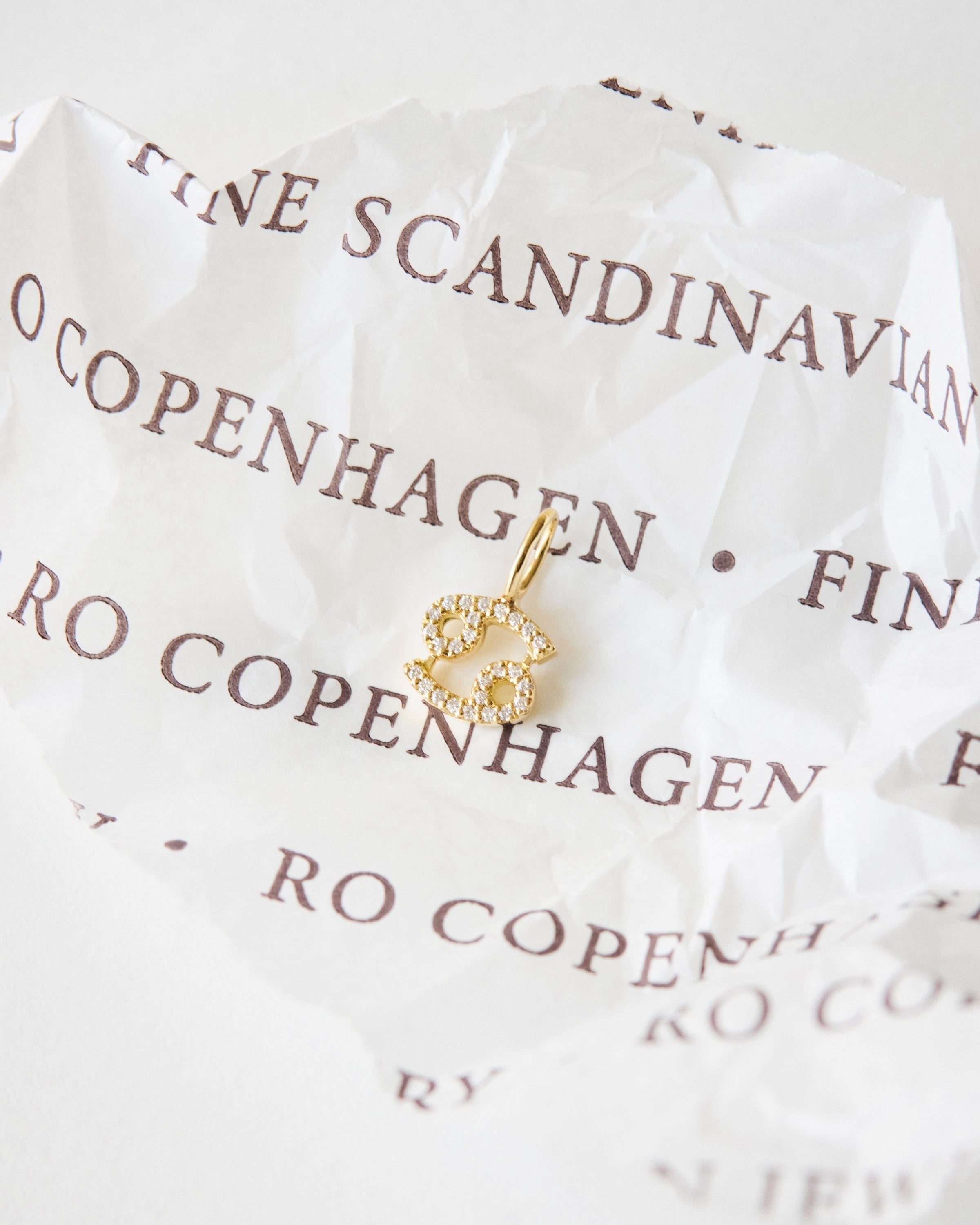 My Cancer Diamond Pendant - 18kt Yellow Gold
