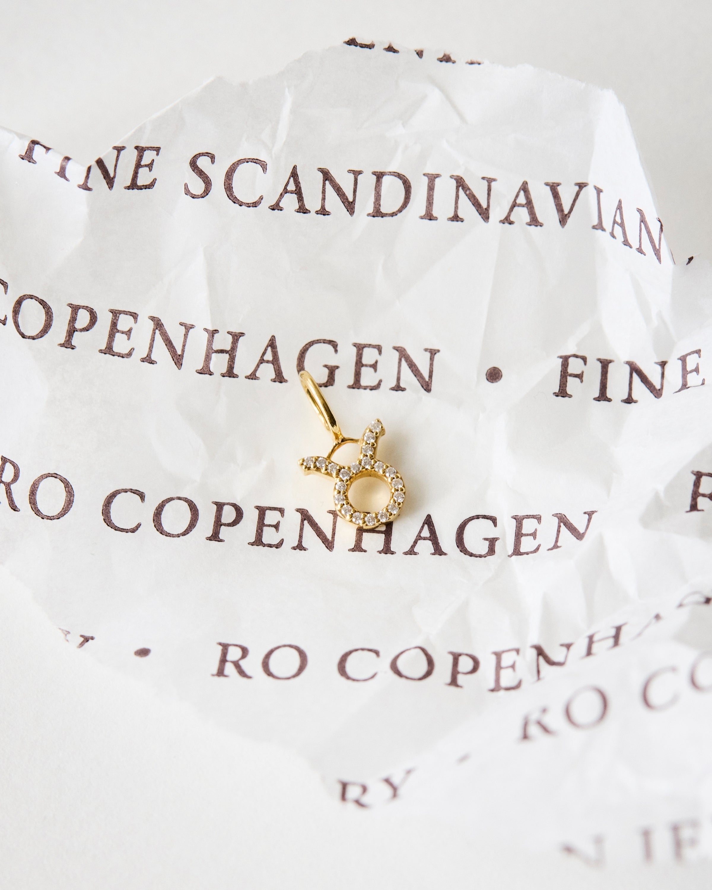 My Taurus Diamond Pendant - 18kt Yellow Gold