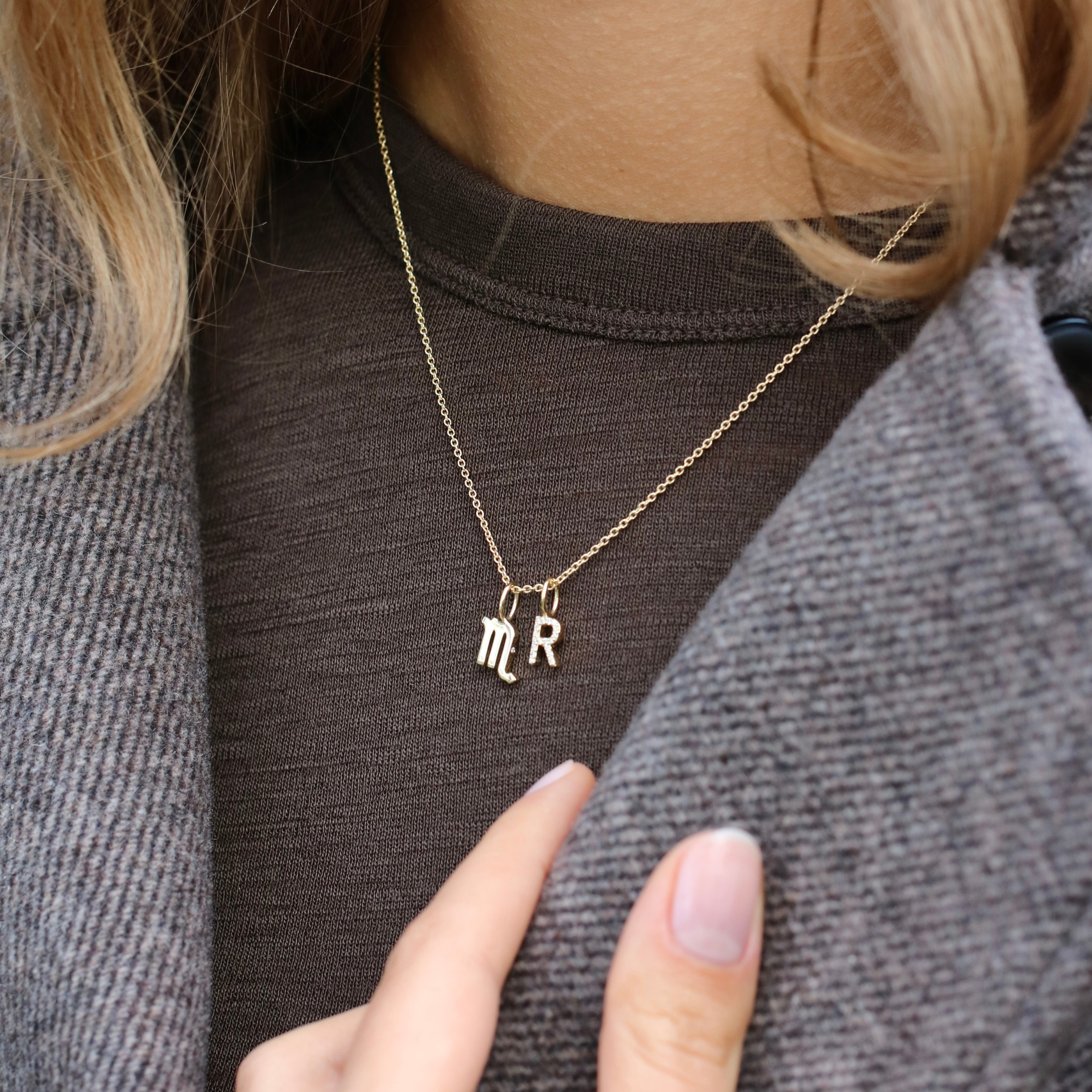 My R Diamond Pendant - 18kt Yellow Gold