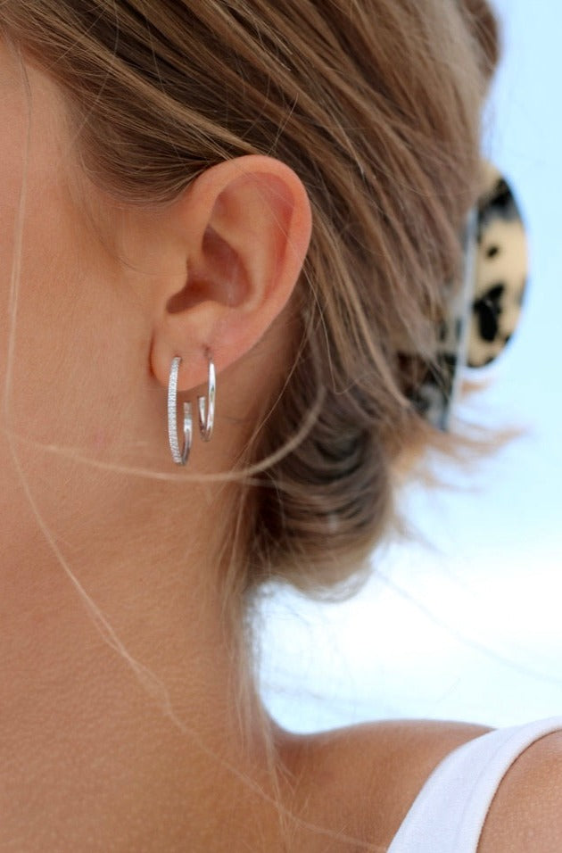 Rock Classic Hoop Earring M - 18kt White Gold