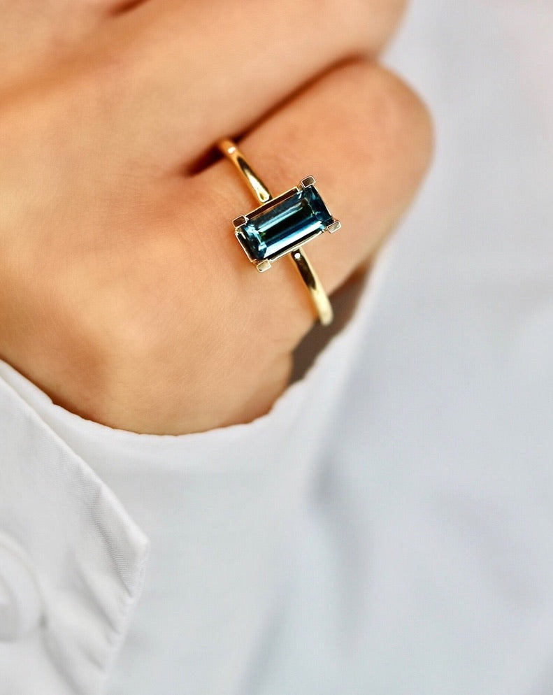 Nord London Blue Ring Turned - 18kt Yellow Gold