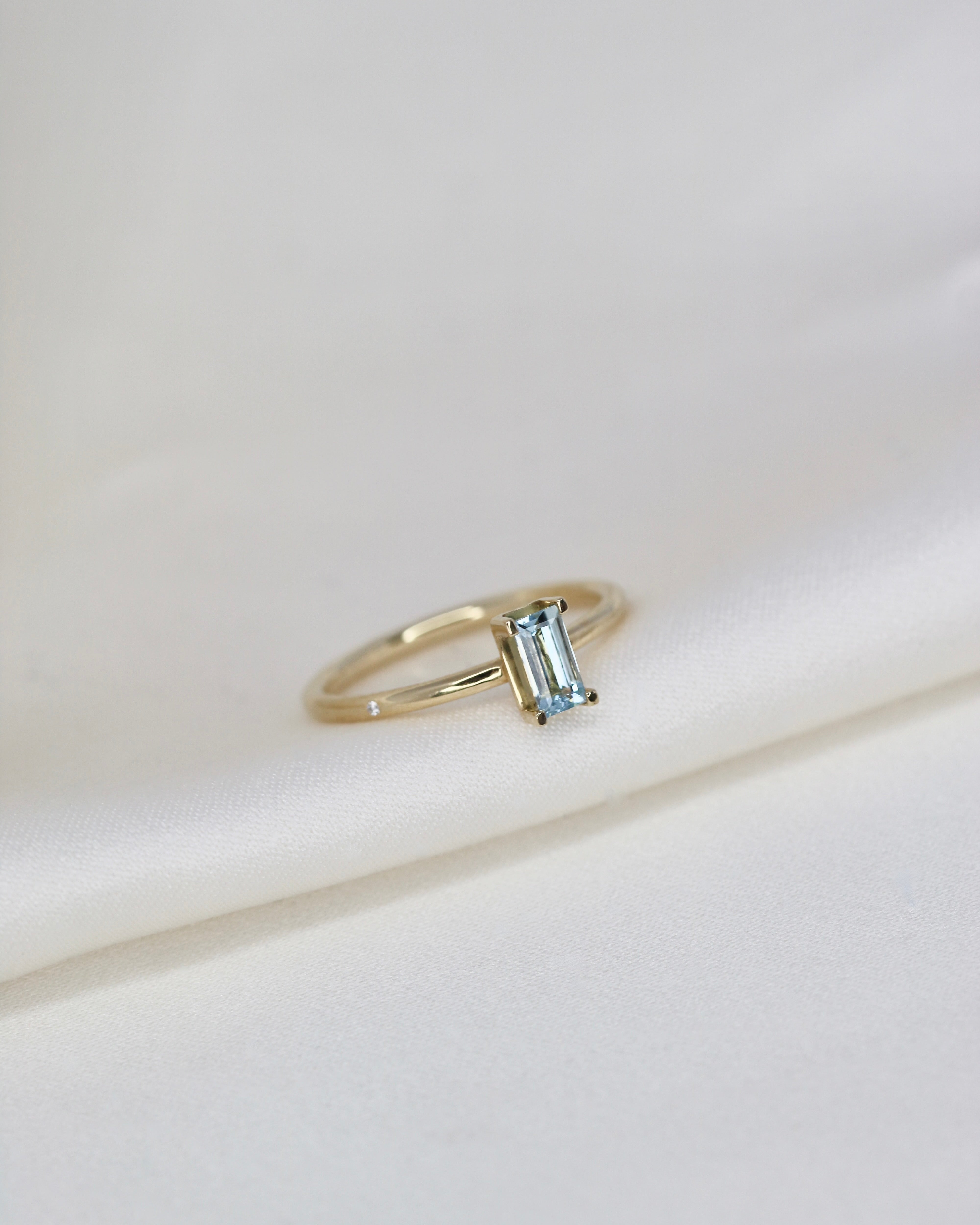 Nord Blue Ring S Turned - 18kt Yellow Gold