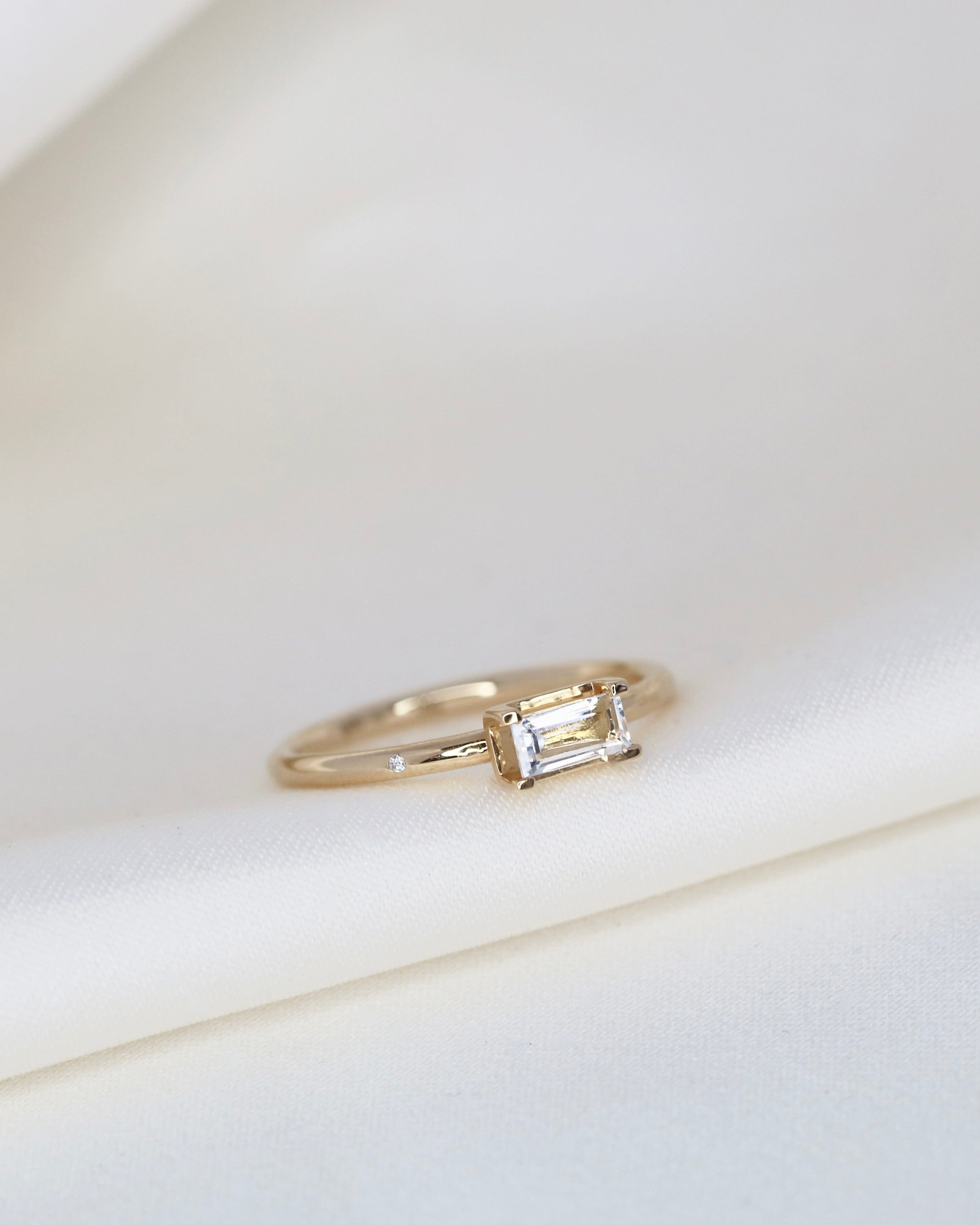 Nord White ring I - 18kt Yellow gold
