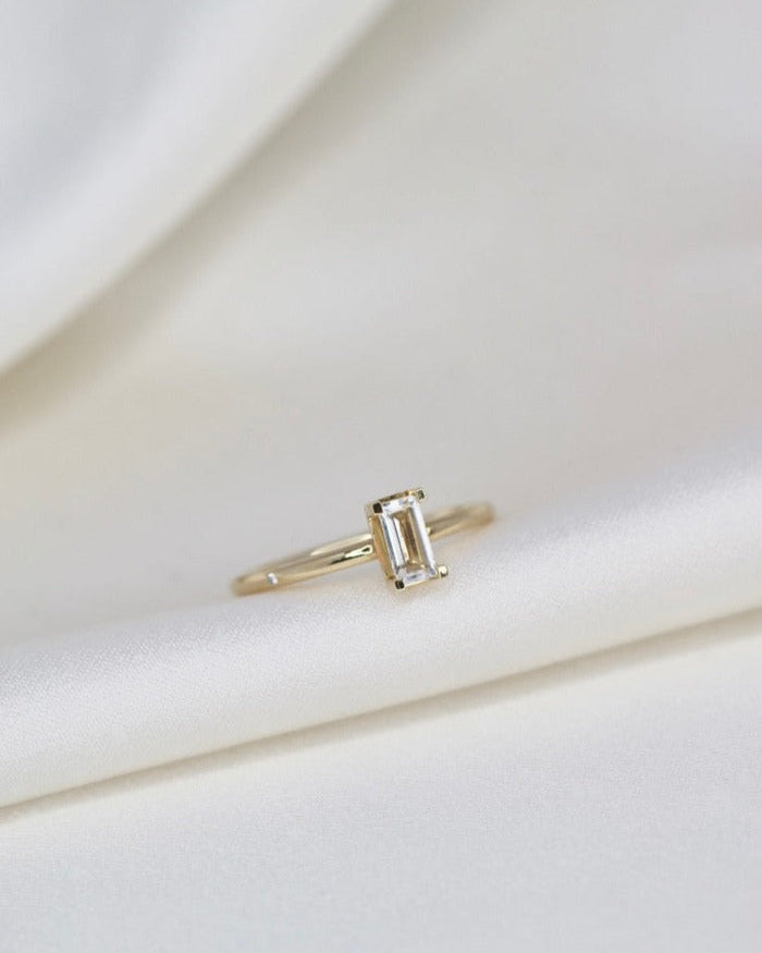 Nord White Ring Turned I - 18kt Yellow Gold