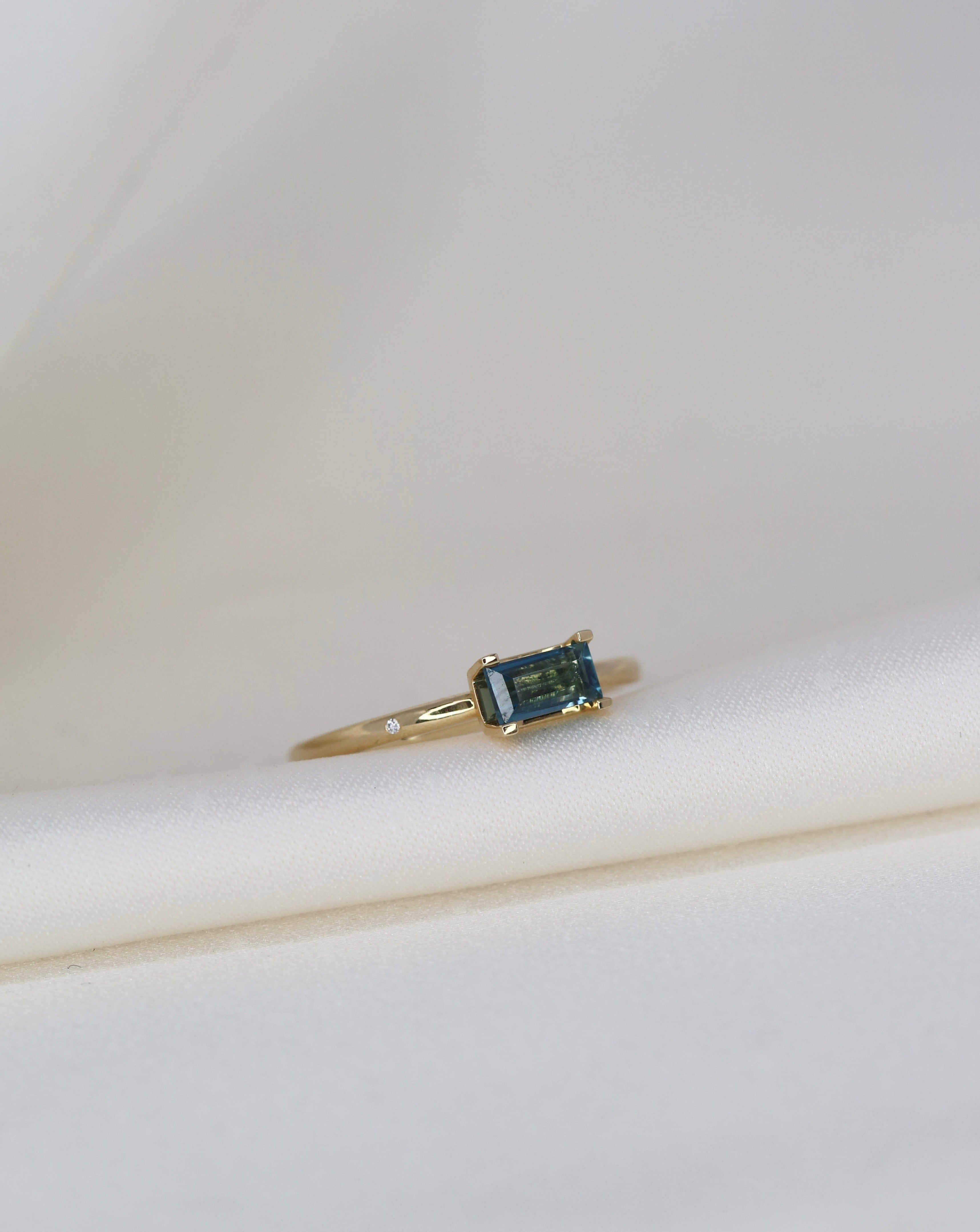 Nord London Blue Ring S - 18kt Yellow Gold