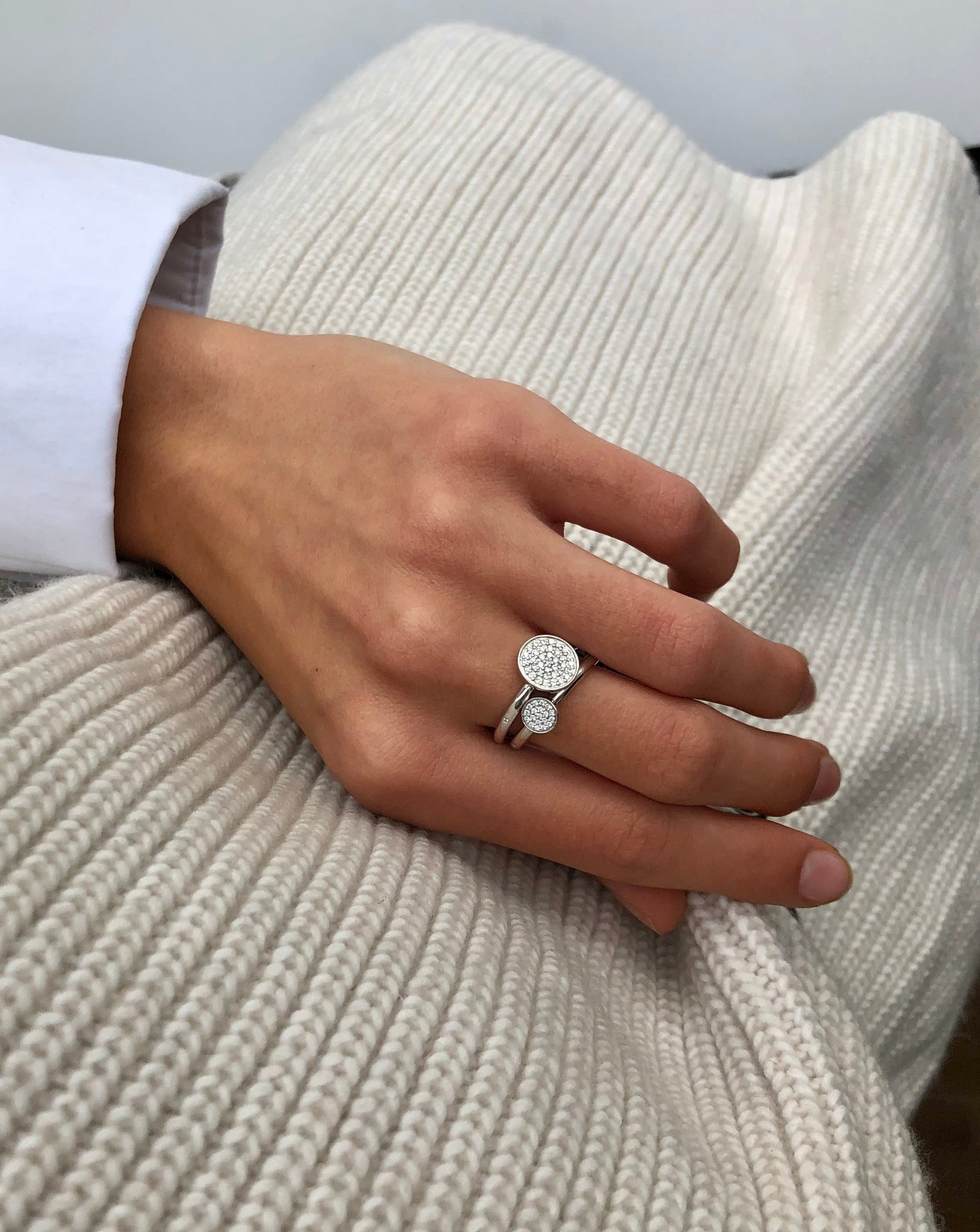 Rock Classic Round Diamond Ring - 18kt White Gold