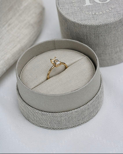 Nord White Ring Turned I - 18kt Yellow Gold