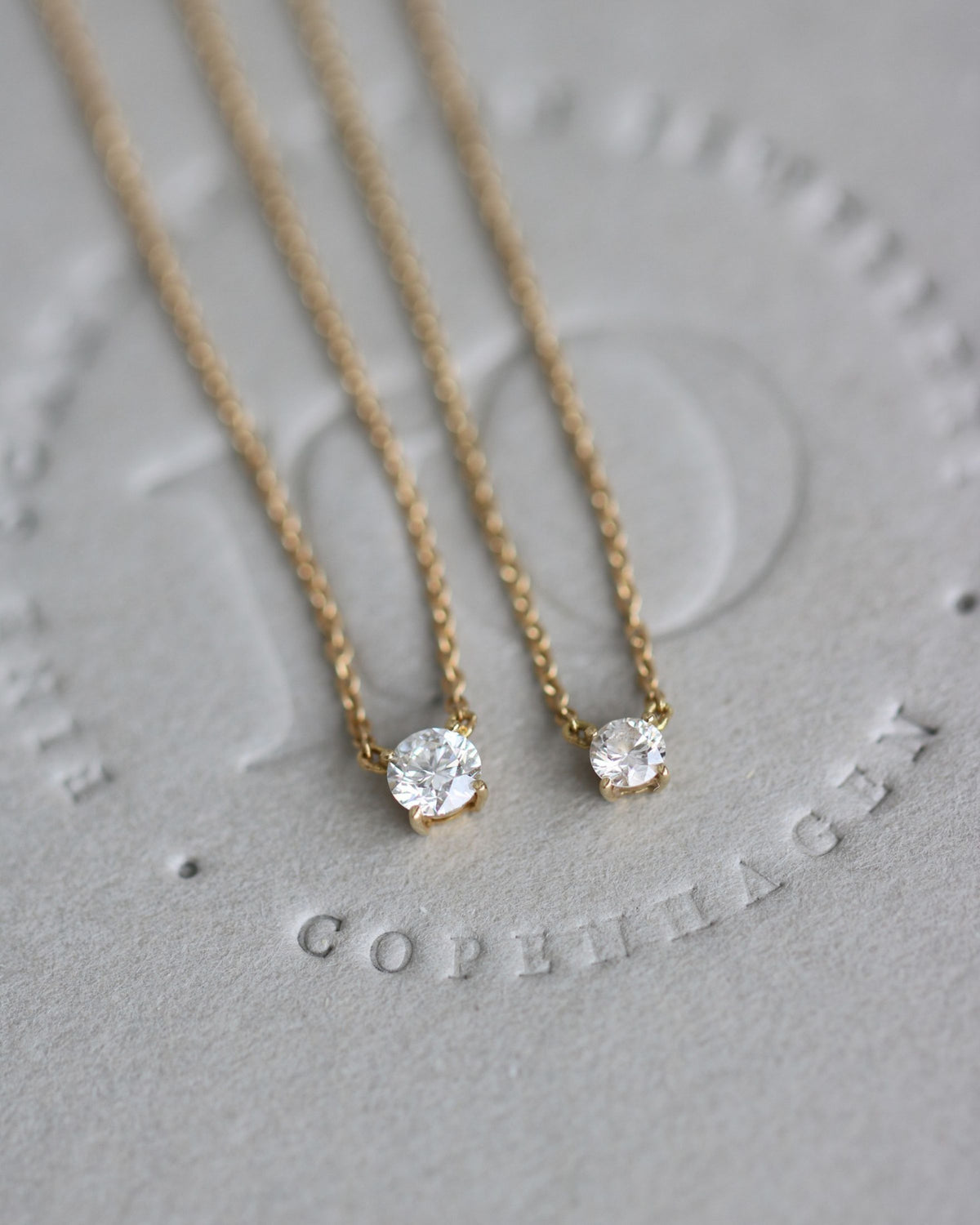 Rock Classic Floating Diamond Necklace II - 18kt Yellow Gold