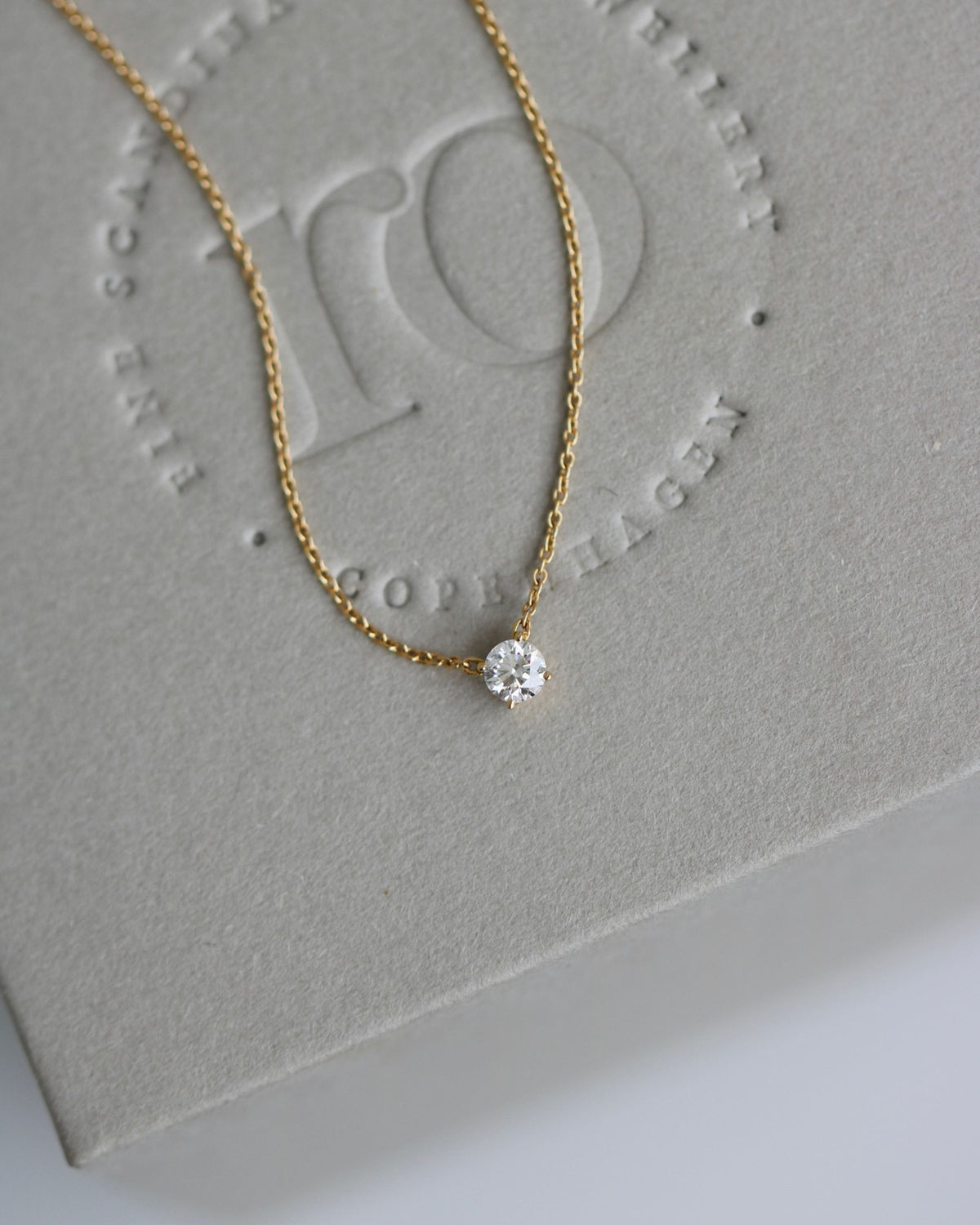 Rock Classic Floating Diamond Necklace II - 18kt Yellow Gold