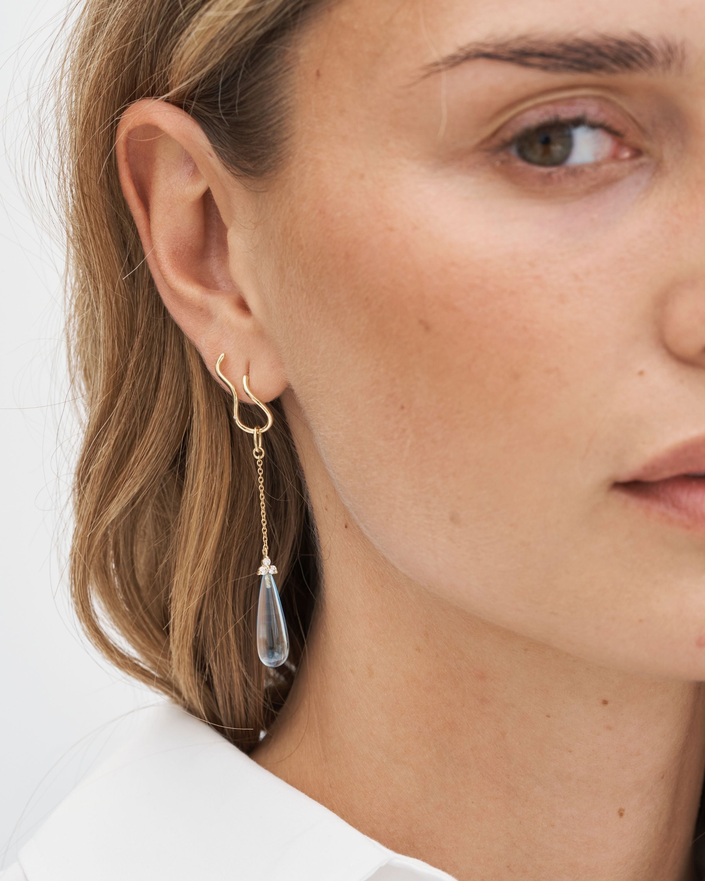 Fryd Sky Blue Ear-Pendant - 18kt Yellow Gold
