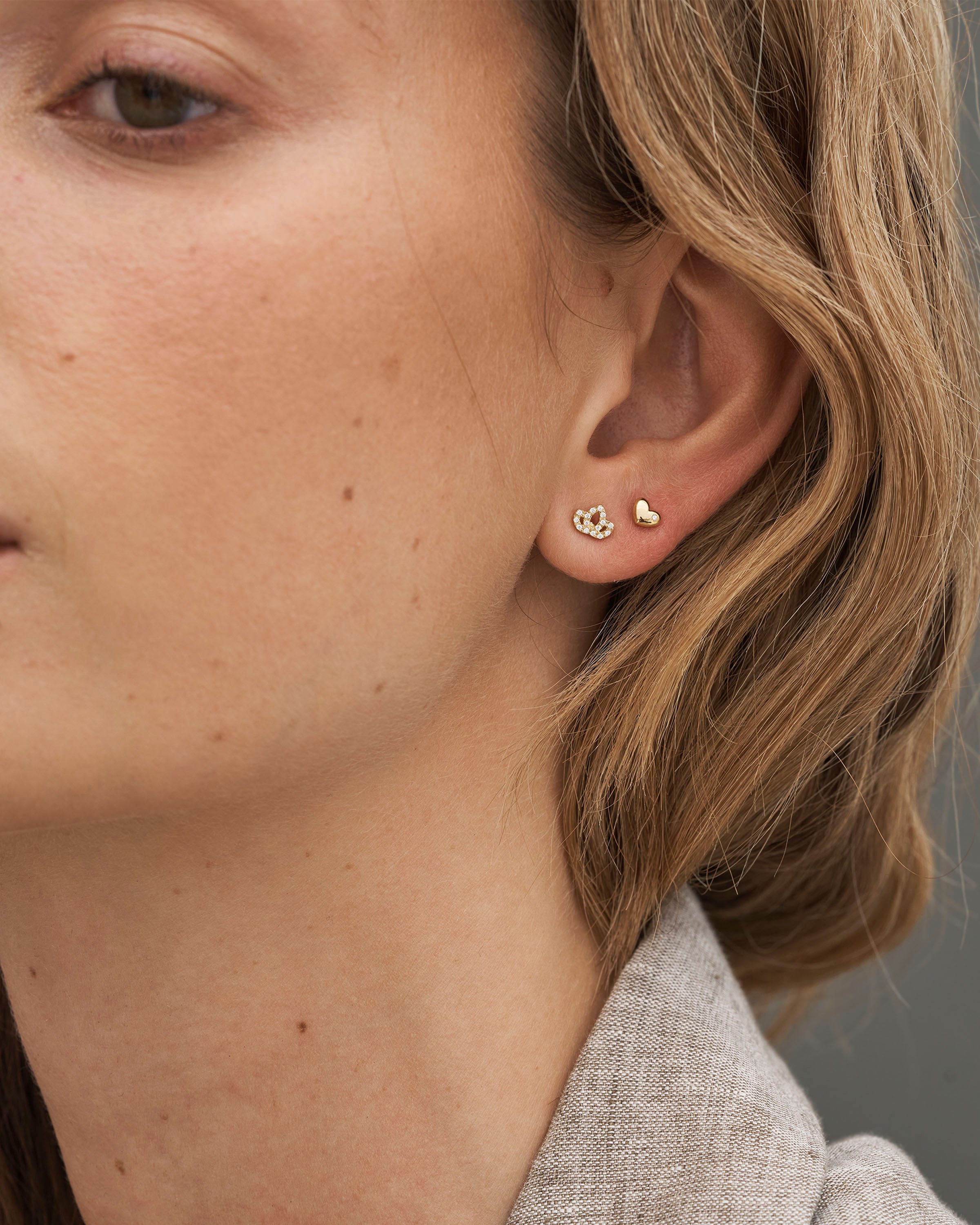 Symbols Lotus diamond ear stud - 18kt Yellow Gold
