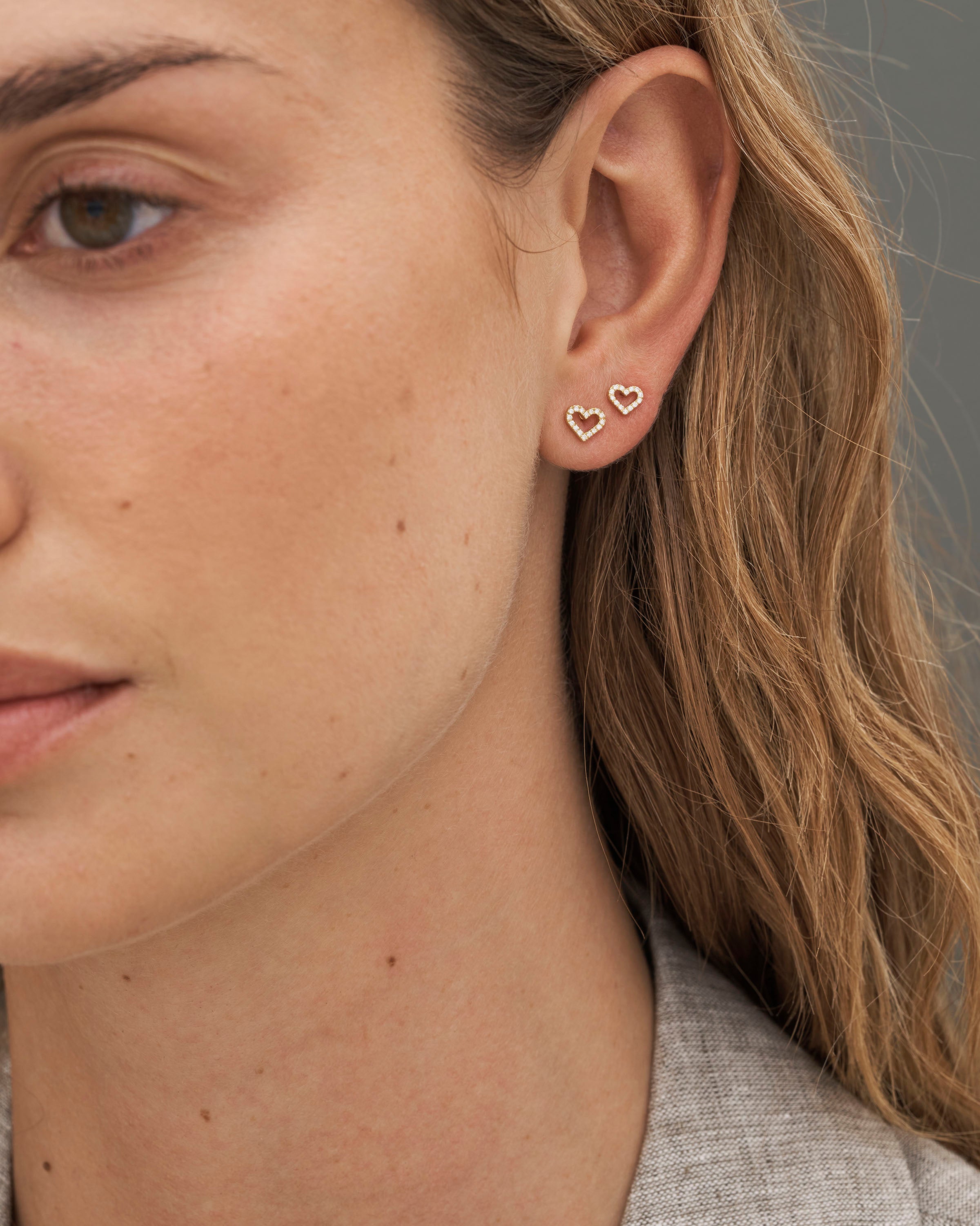 Symbols Open Heart ear stud II - 18kt Yellow Gold