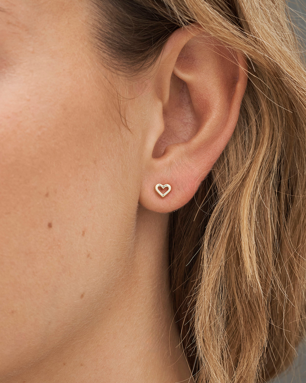 Symbols Open Heart ear stud - 18kt Yellow Gold