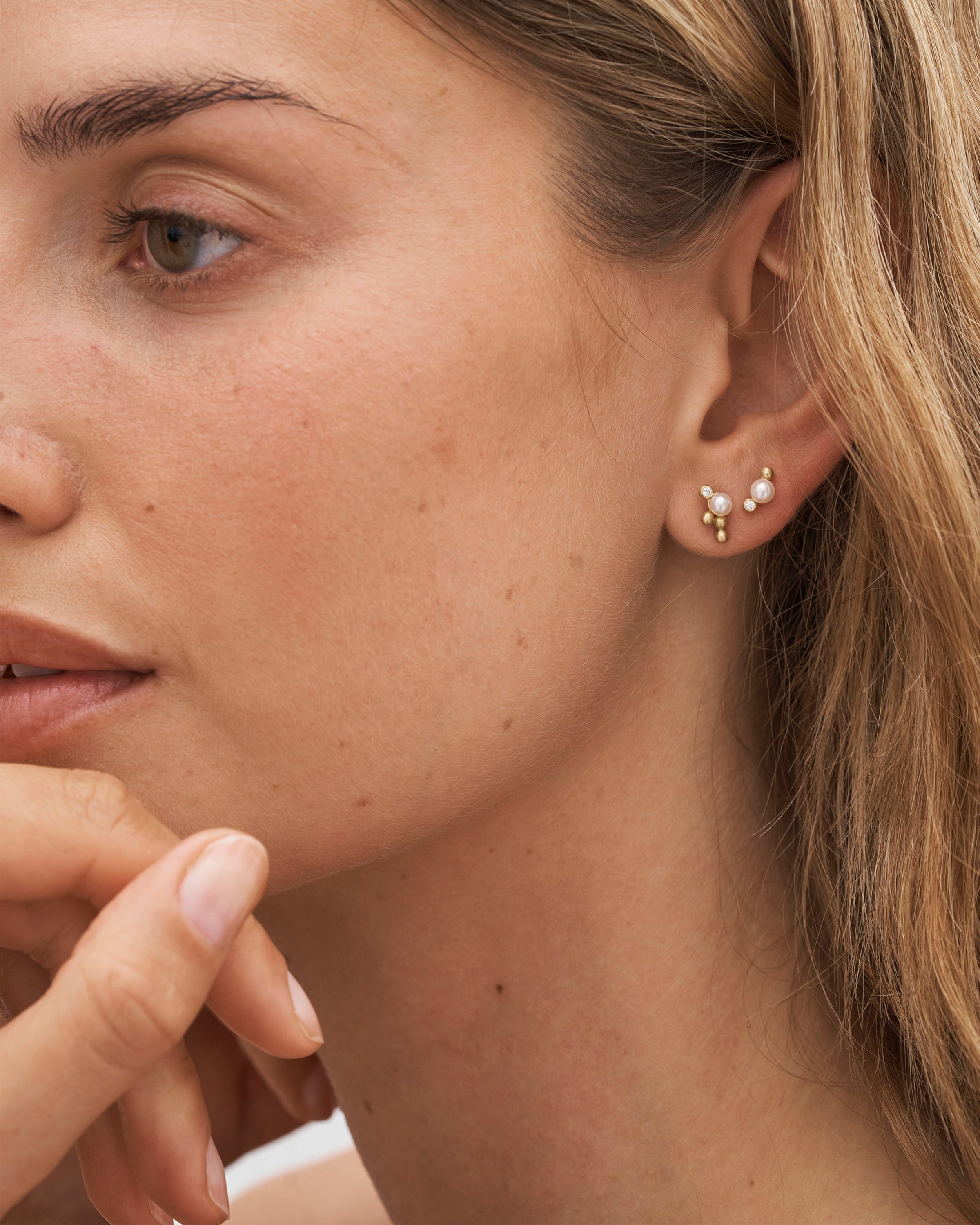 Orbit Dot Pearl Earring II Right - 18kt Yellow Gold