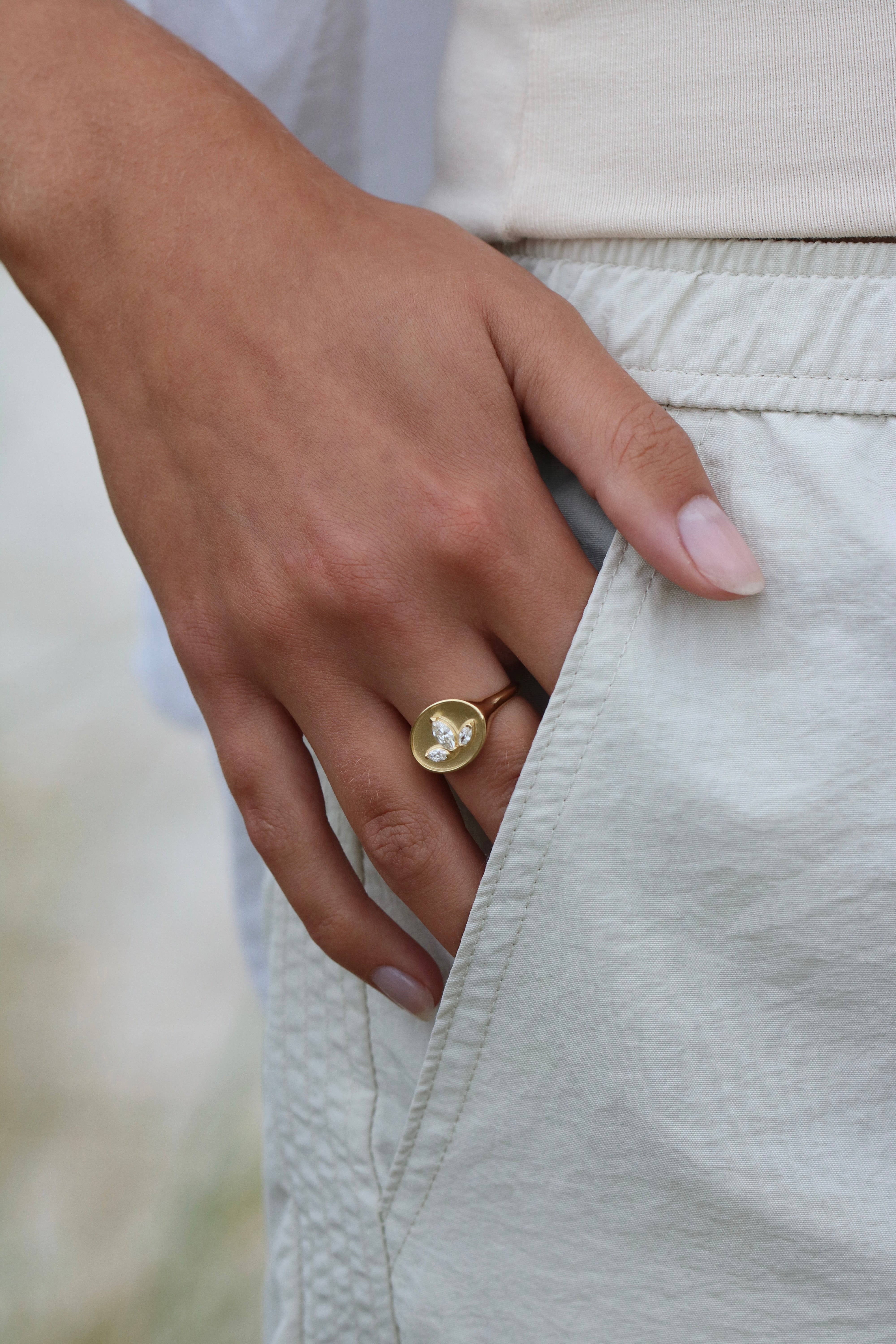 Inner Peace Lotus diamond ring - 18kt Yellow Gold
