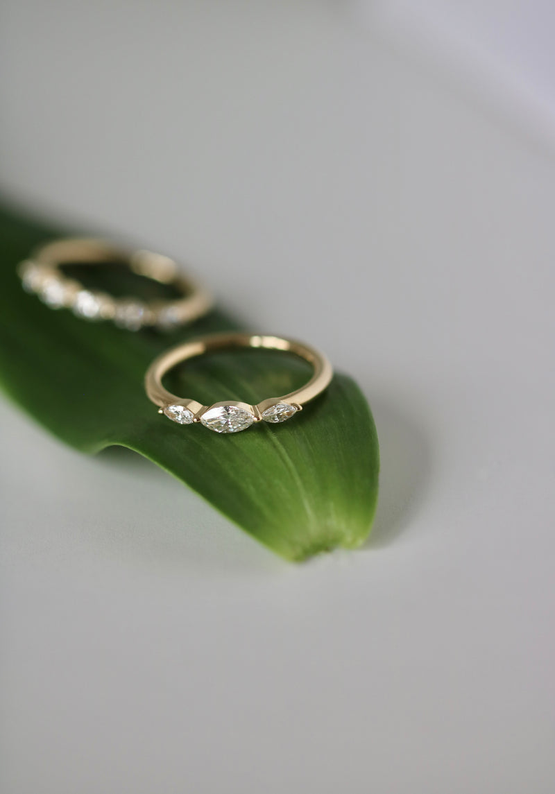 Her diamond ring - 18kt White Gold 