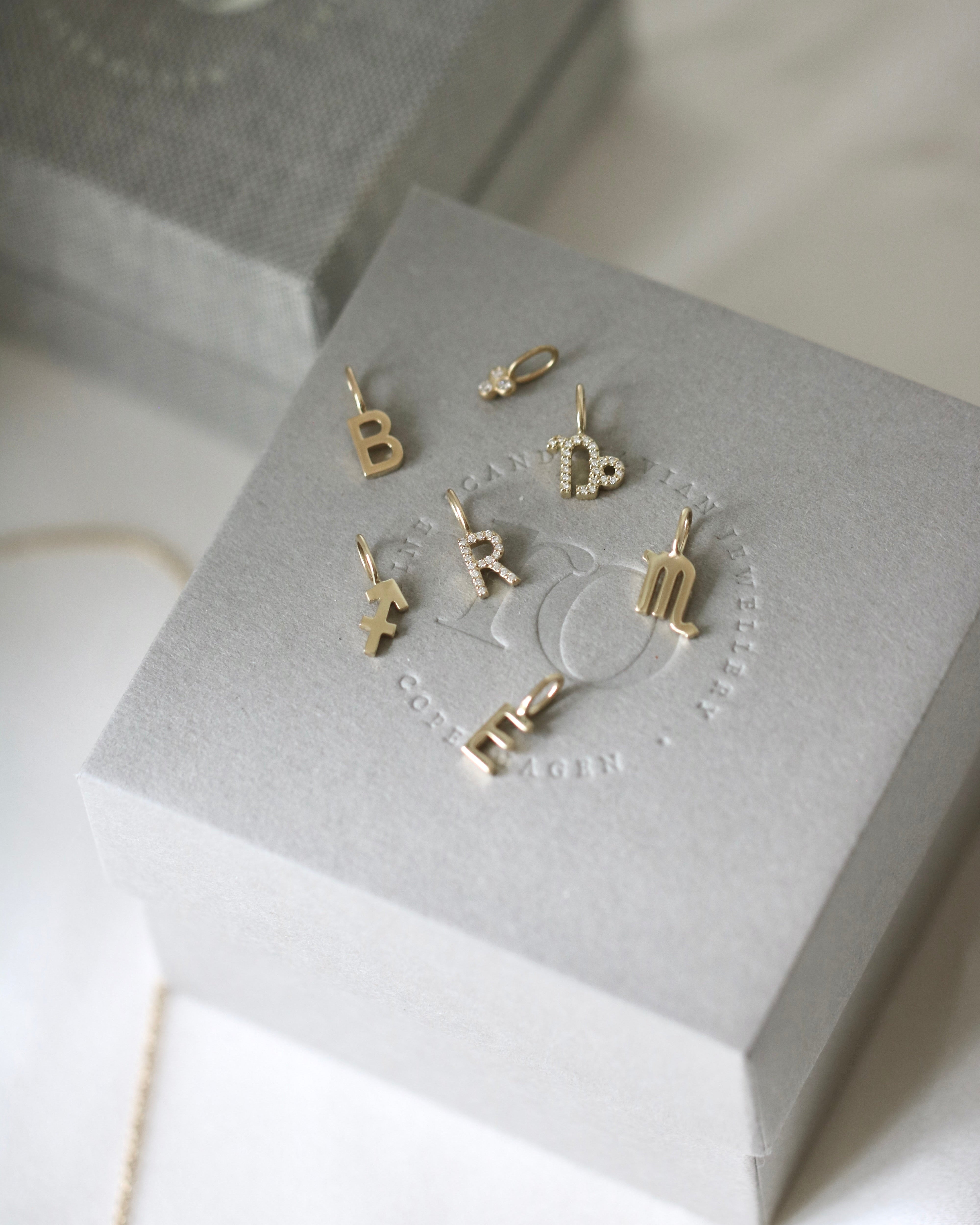 My Cancer Pendant - 18kt Yellow Gold