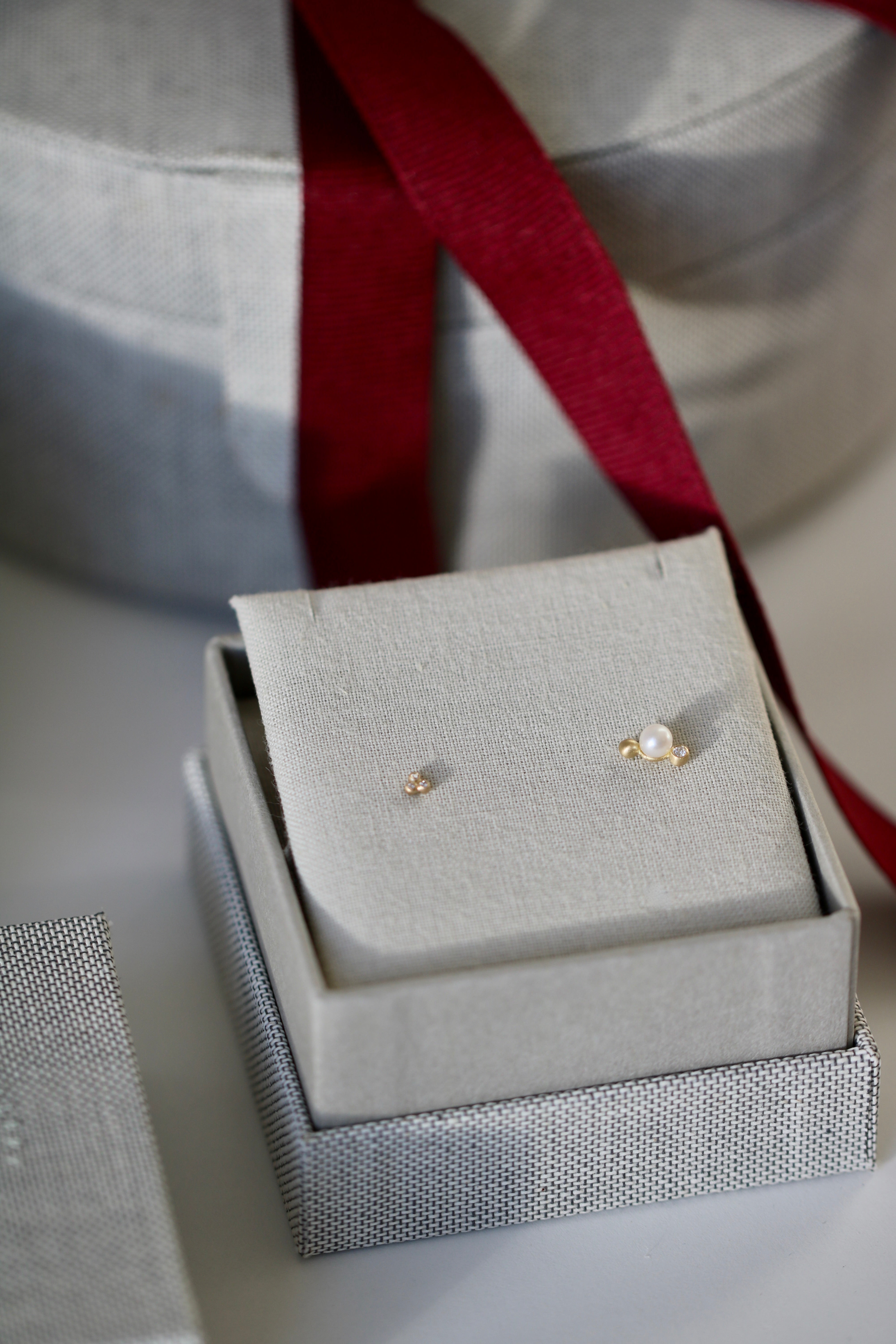 Orbit Dot earring - 18kt Yellow Gold