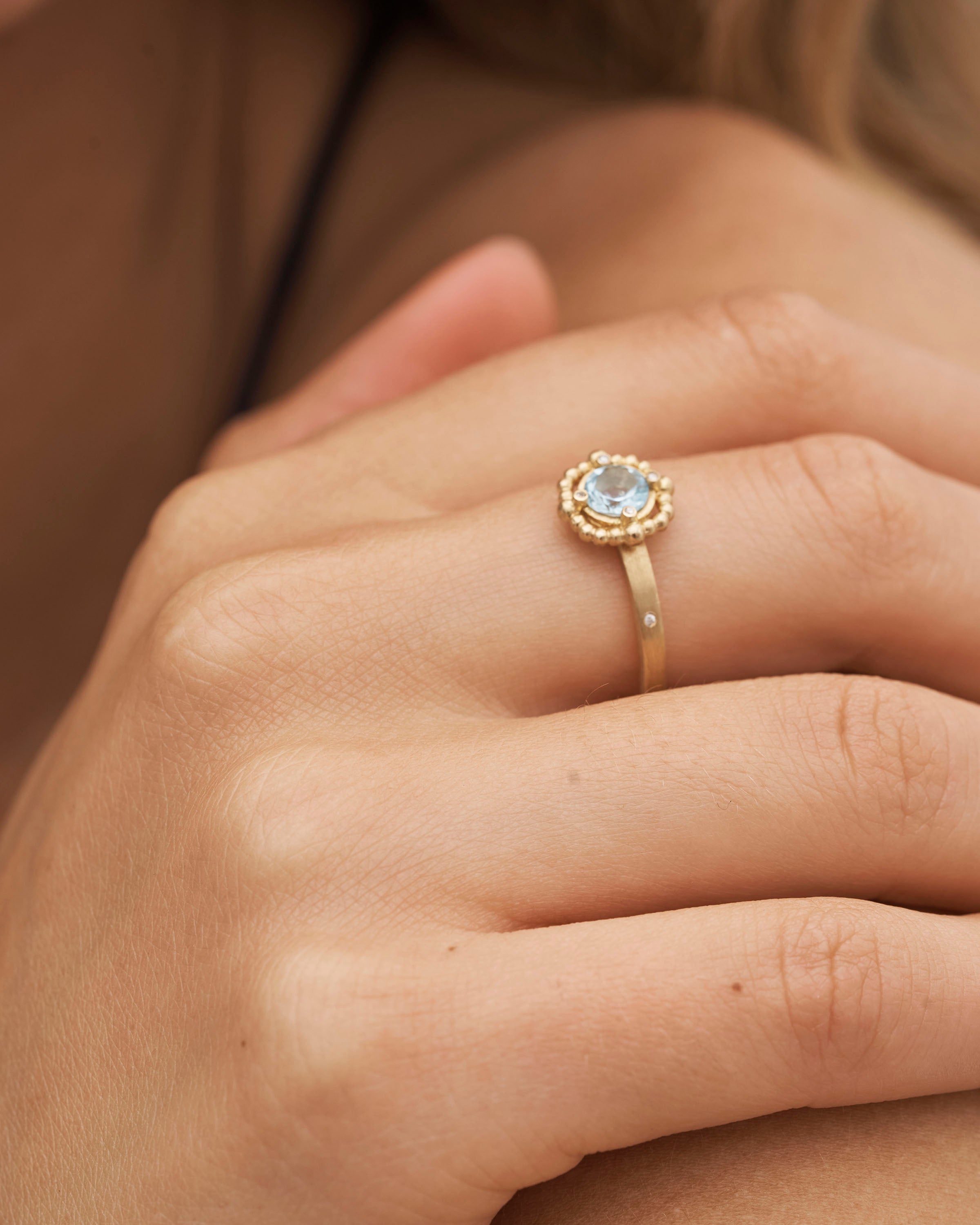 Orbit Blue Ring - 18kt Yellow Gold