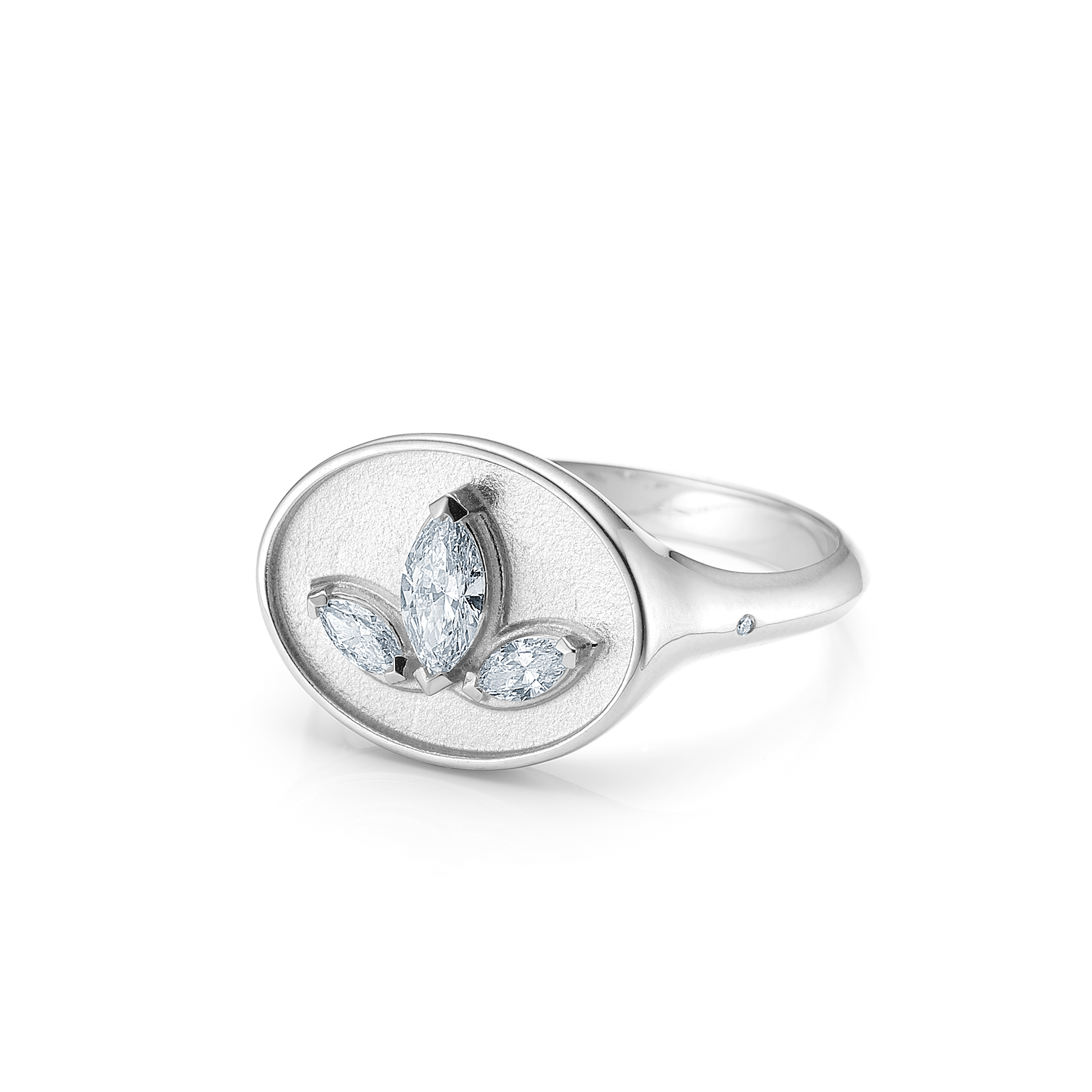 Inner Peace Lotus diamond ring - 18kt White Gold
