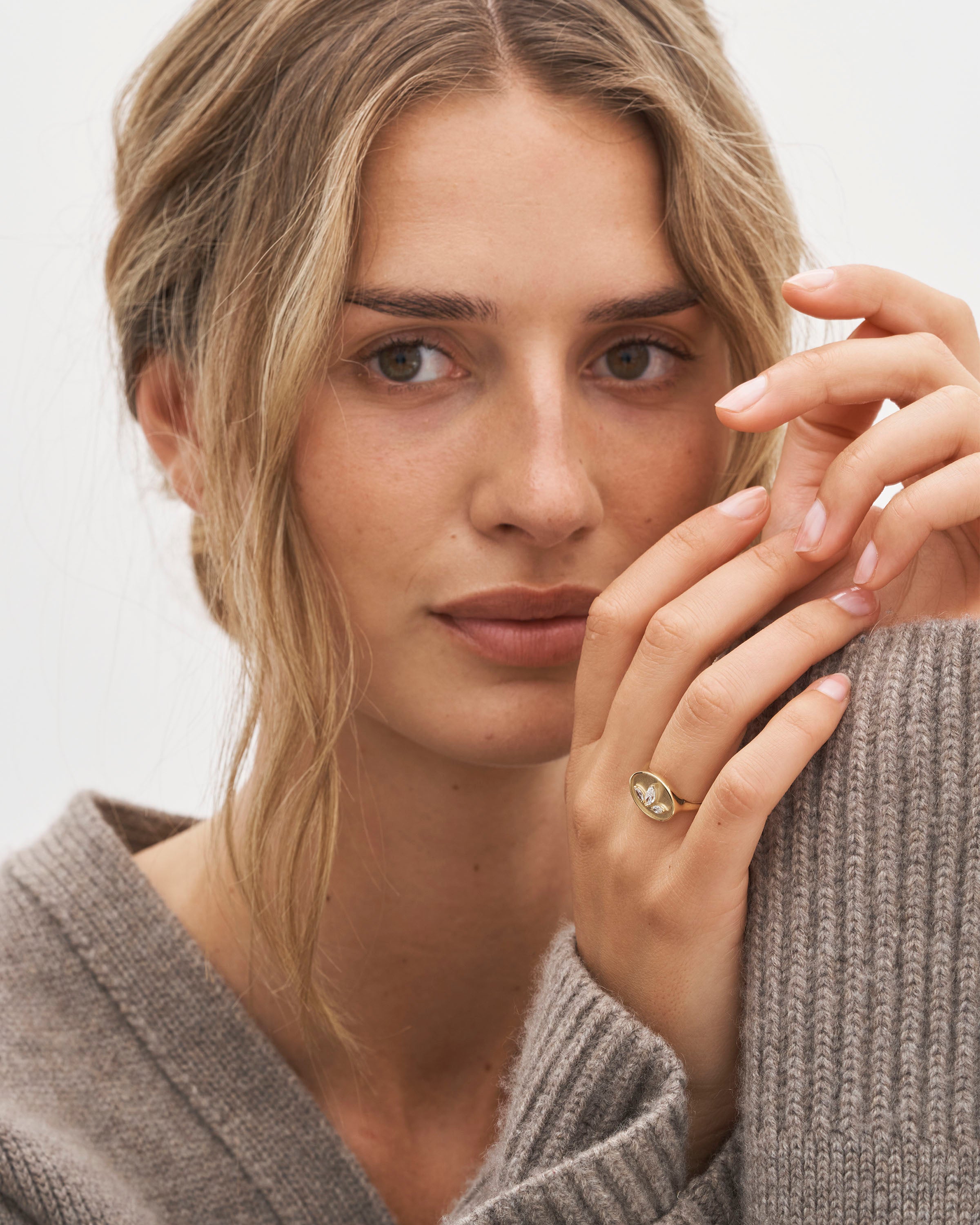 Inner Peace Lotus diamond ring - 18kt Yellow Gold