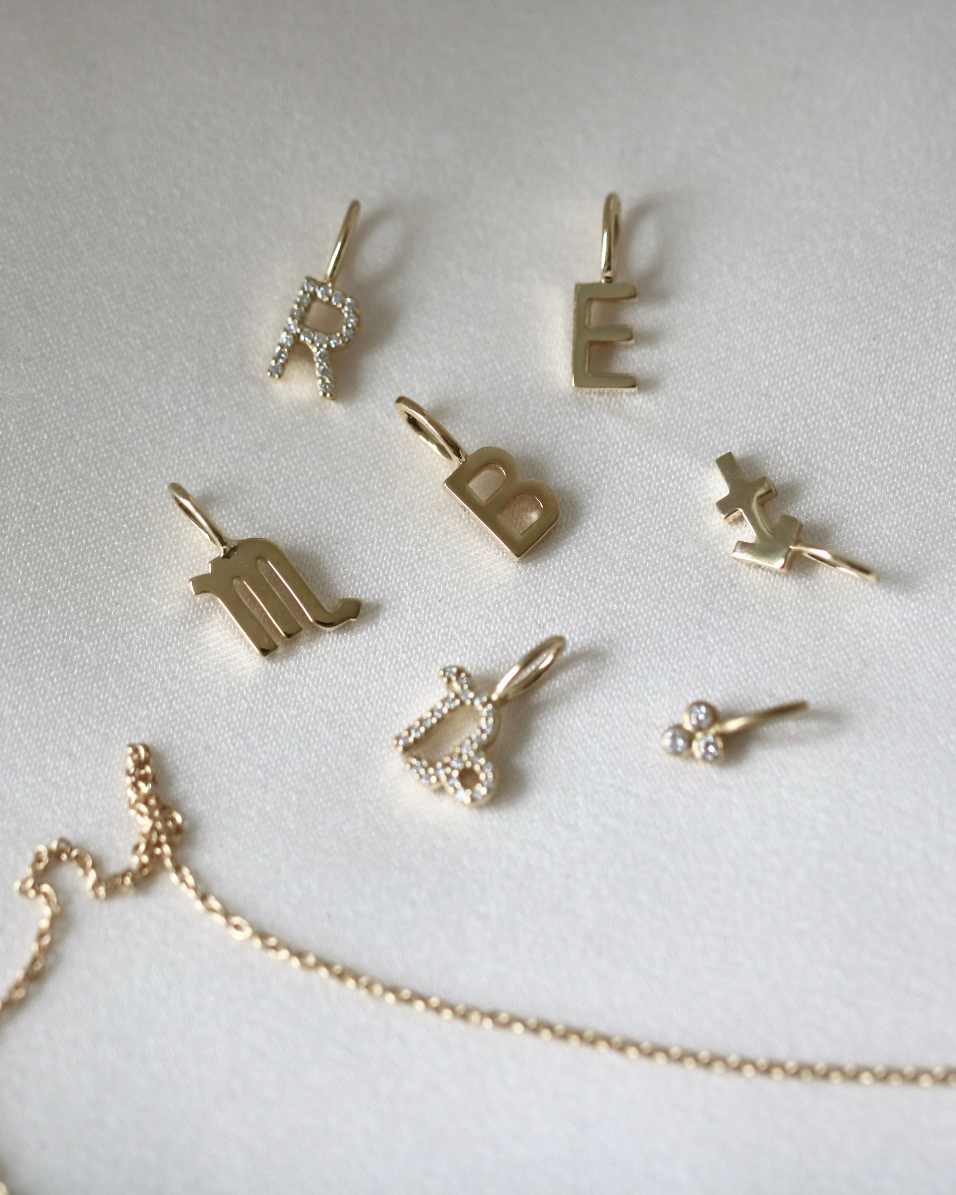 My E Pendant - 18kt Yellow Gold