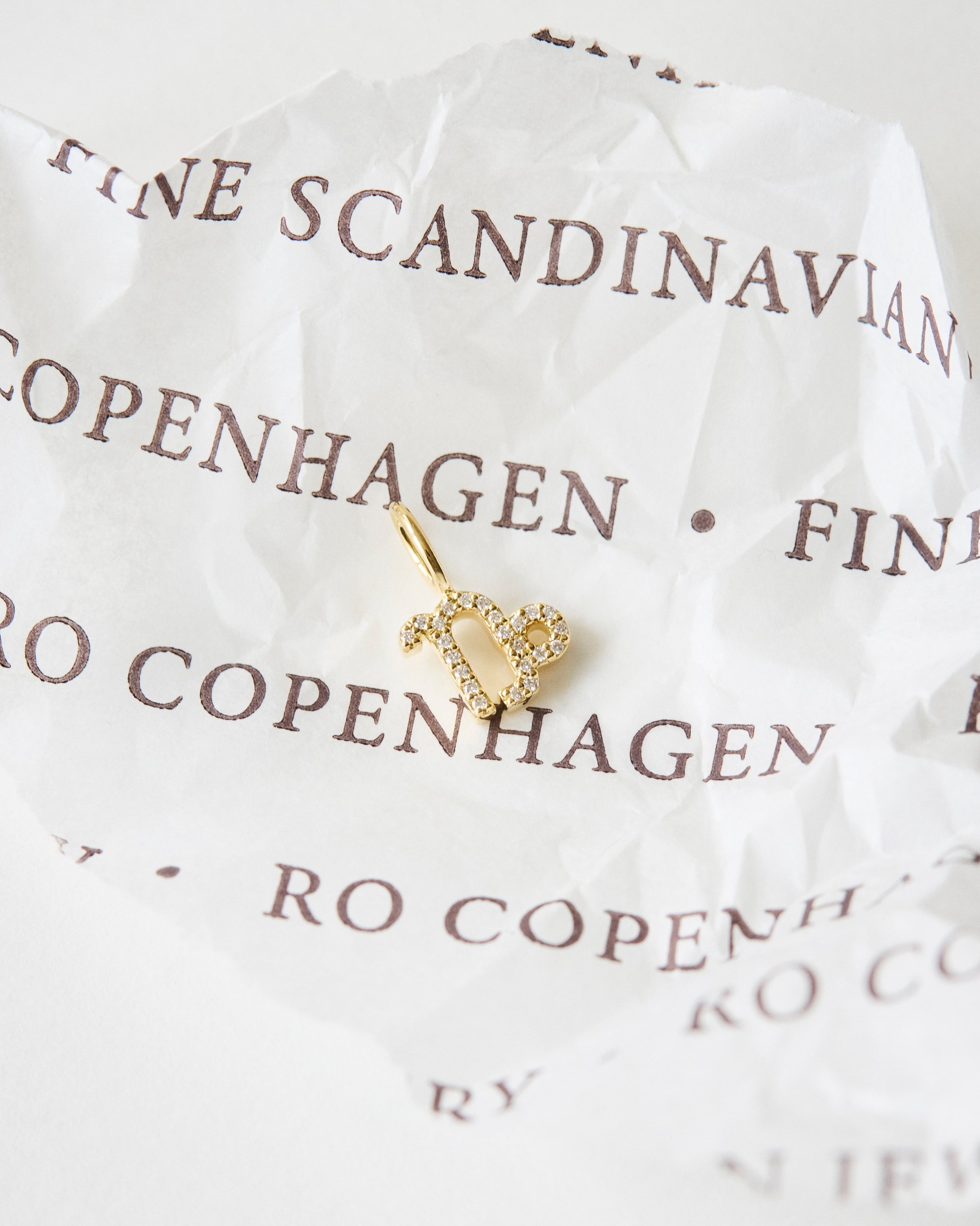 My Capricorn Diamond Pendant - 18kt Yellow Gold