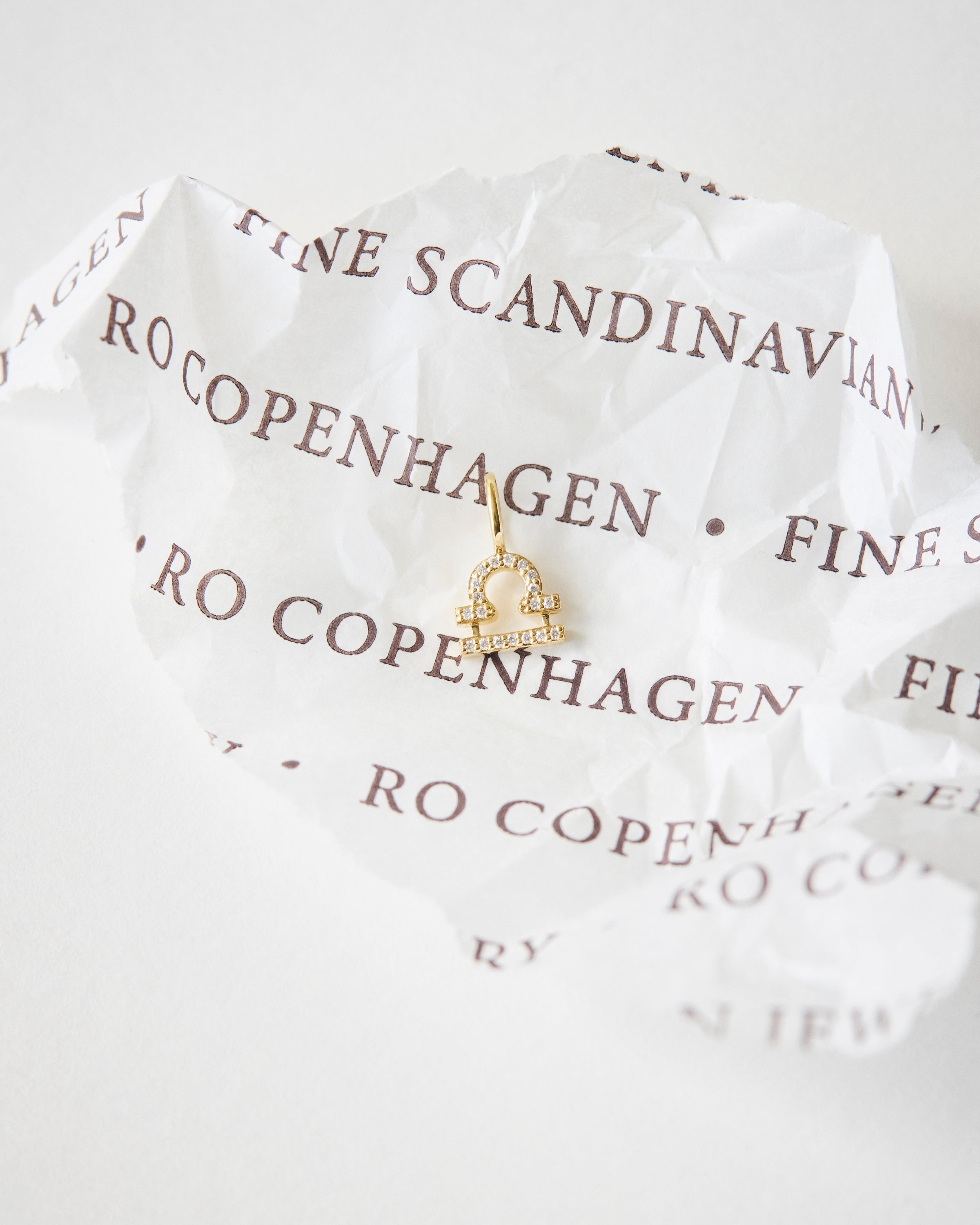 My Libra Diamond Pendant - 18kt Yellow Gold