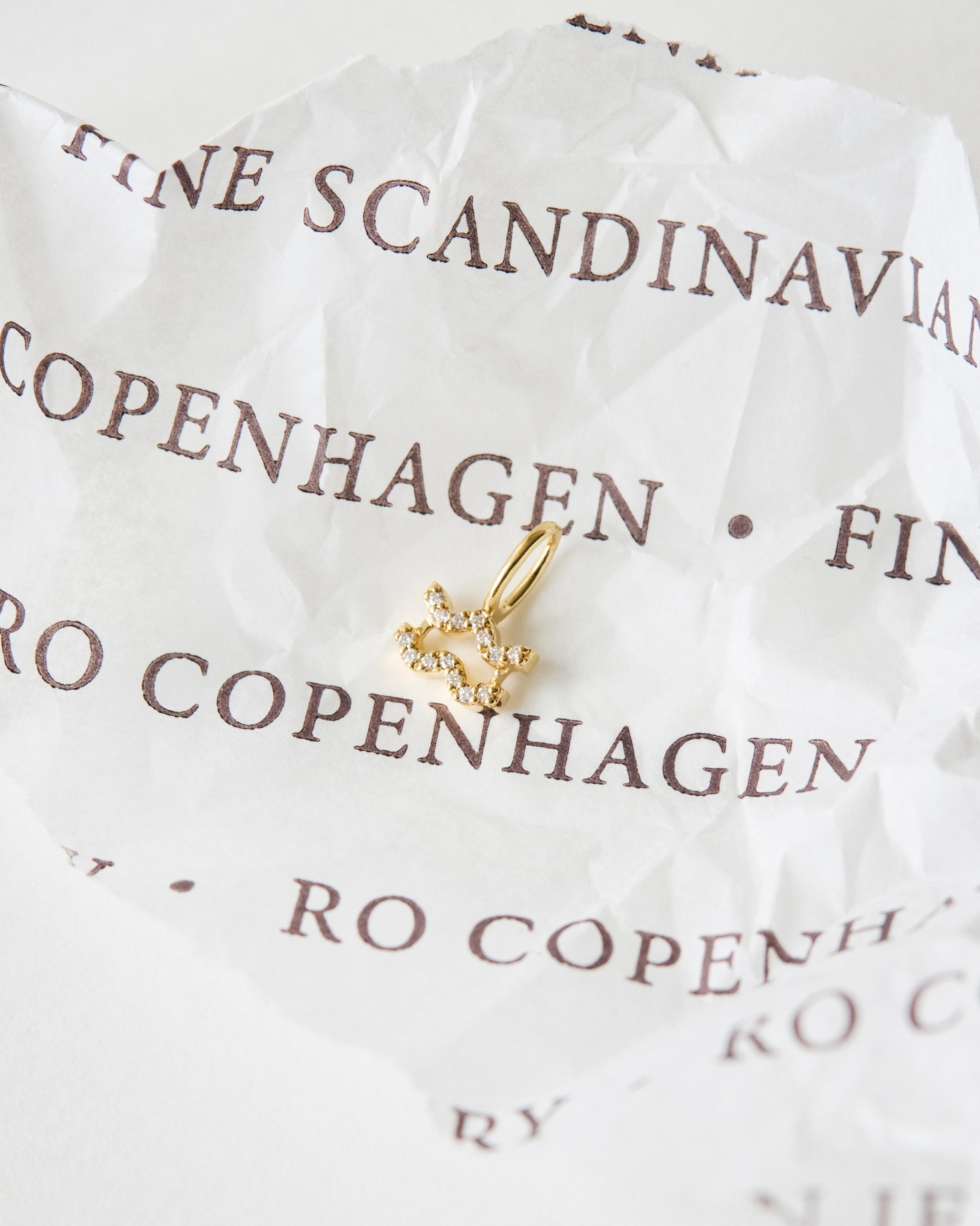 My Aquarius Diamond Pendant - 18kt Yellow Gold