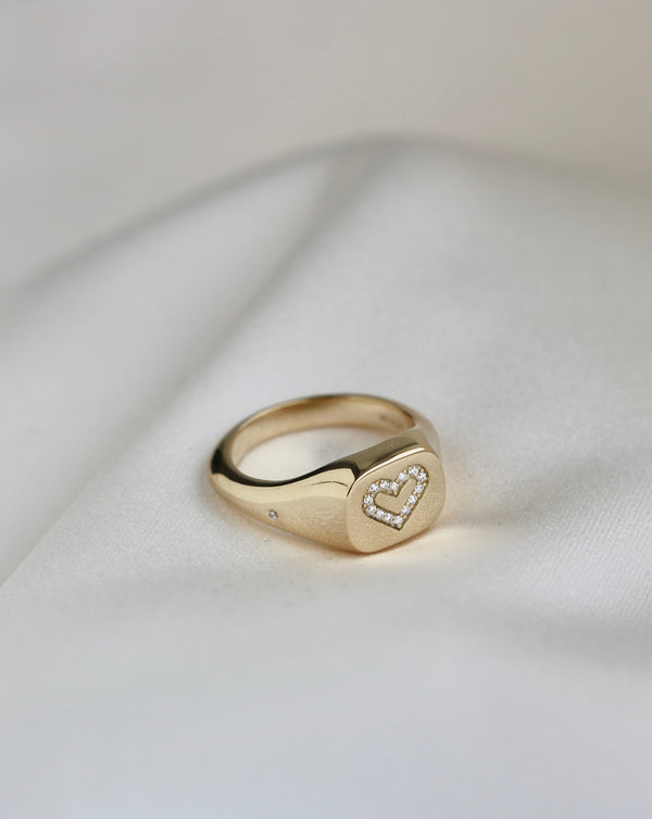Rock Heart Signet Ring Solid - 18kt Yellow Gold