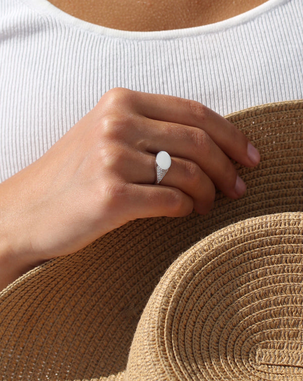 Rock Diamond Signet Ring - 18kt White Gold