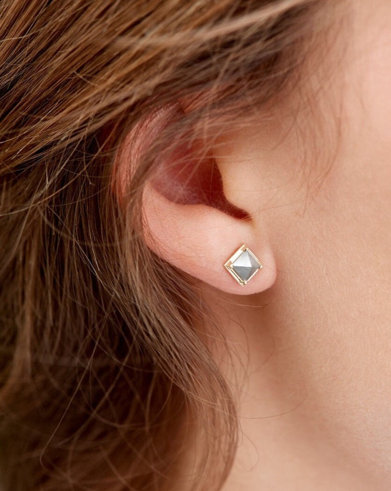 Rå Pointy Diamond Earring - 18kt White Gold